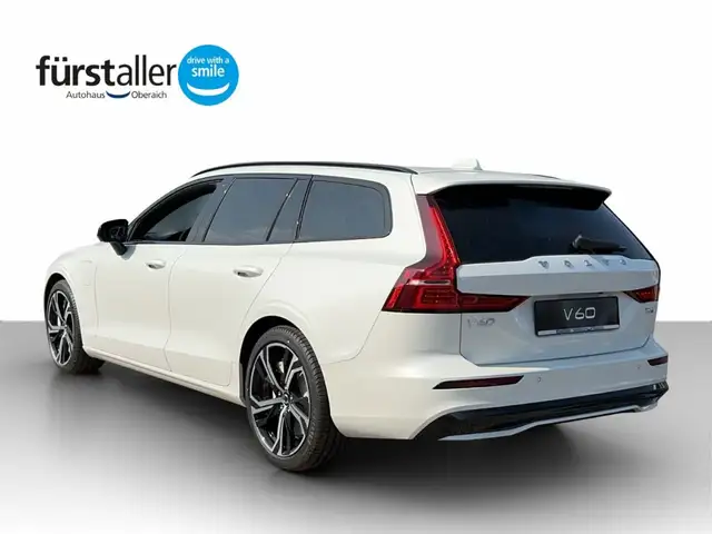 Volvo V60 Plus, B4 Mild Hybrid, Benzin, Dark Ansicht 7