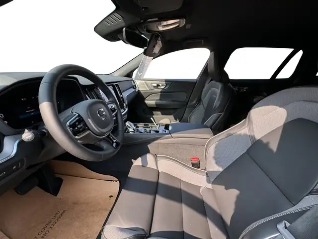 Volvo V60 Plus, B4 Mild Hybrid, Benzin, Dark Ansicht 17