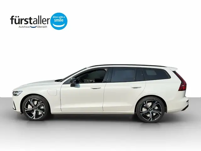 Volvo V60 Plus, B4 Mild Hybrid, Benzin, Dark Ansicht 8