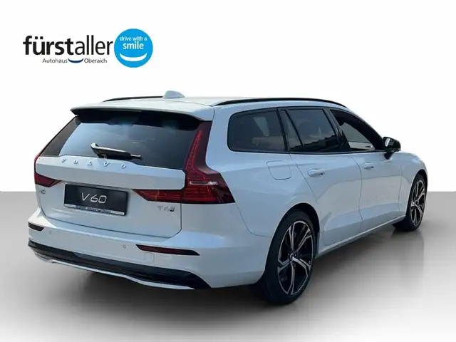 Volvo V60 Plus, B4 Mild Hybrid, Benzin, Dark Ansicht 5