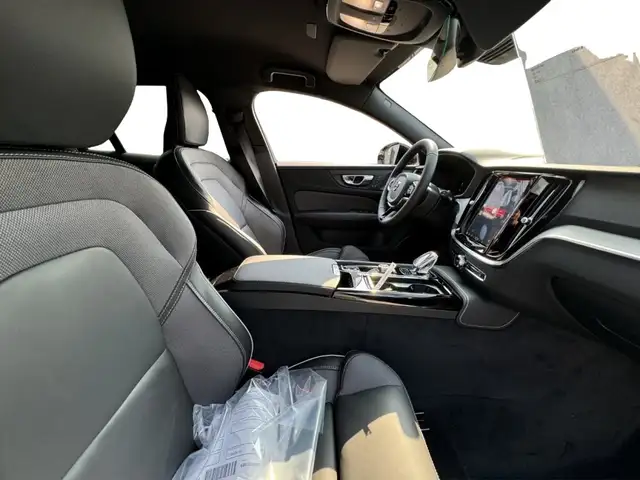 Volvo V60 Plus, B4 Mild Hybrid, Benzin, Dark Ansicht 11