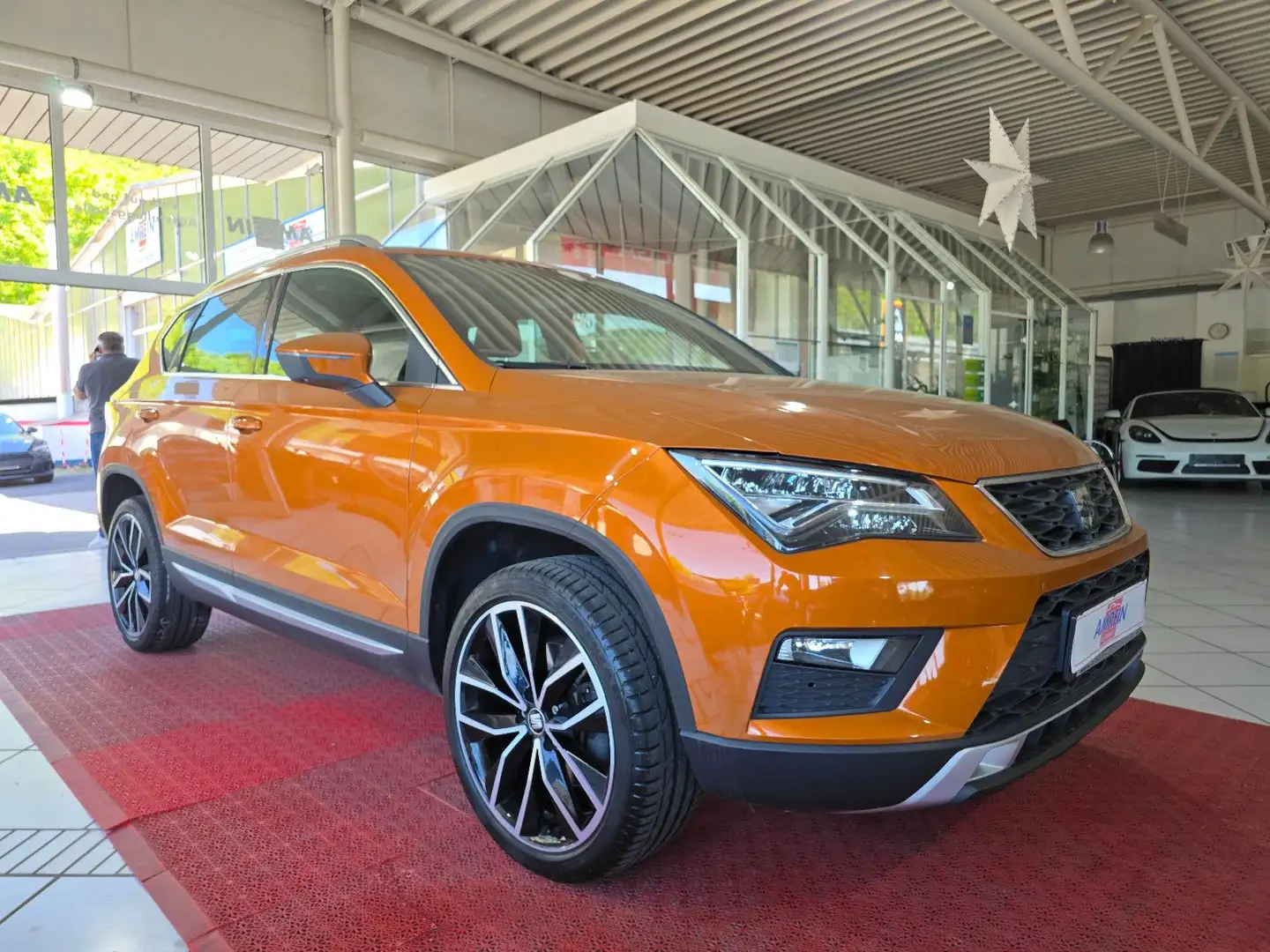 SEAT Ateca Xcellence+ACC+PANO+AHK+NAVI+KAMERA+LED+ Orange - 1