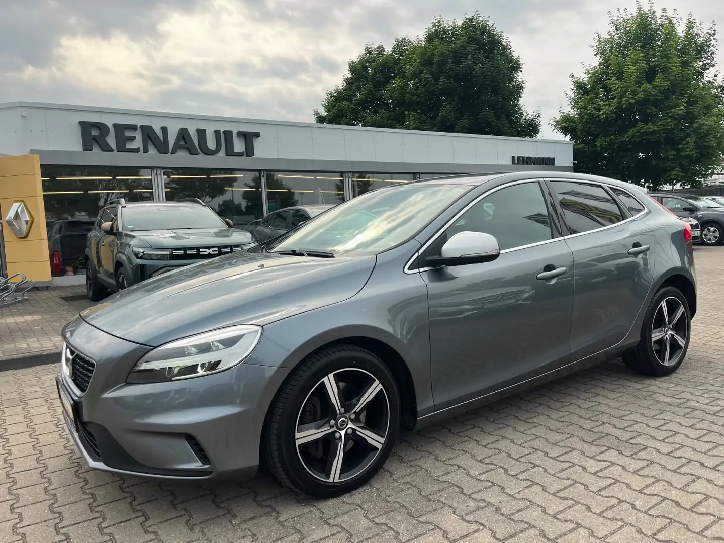 Volvo V40 R-Design Automatik Grau - 1