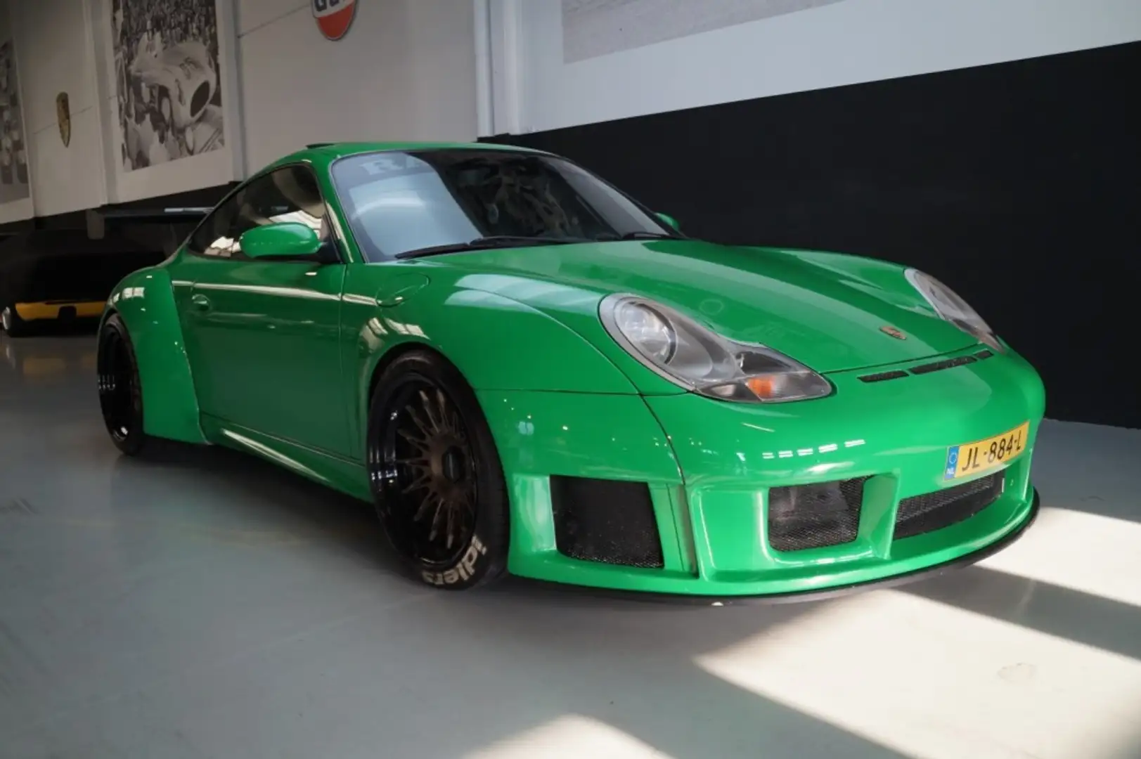Porsche 996 RWB Europe #11 911 Carrera 4 Bi Turbo (1999) Groen - 2