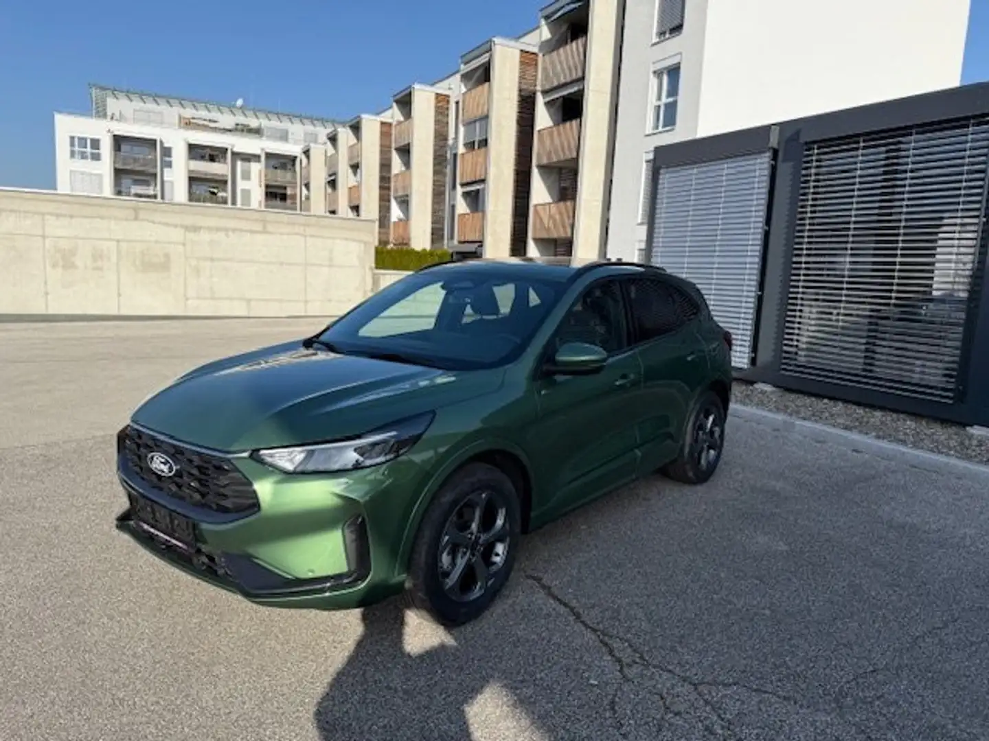 Ford Kuga Hybrid ST-Line Grün - 1