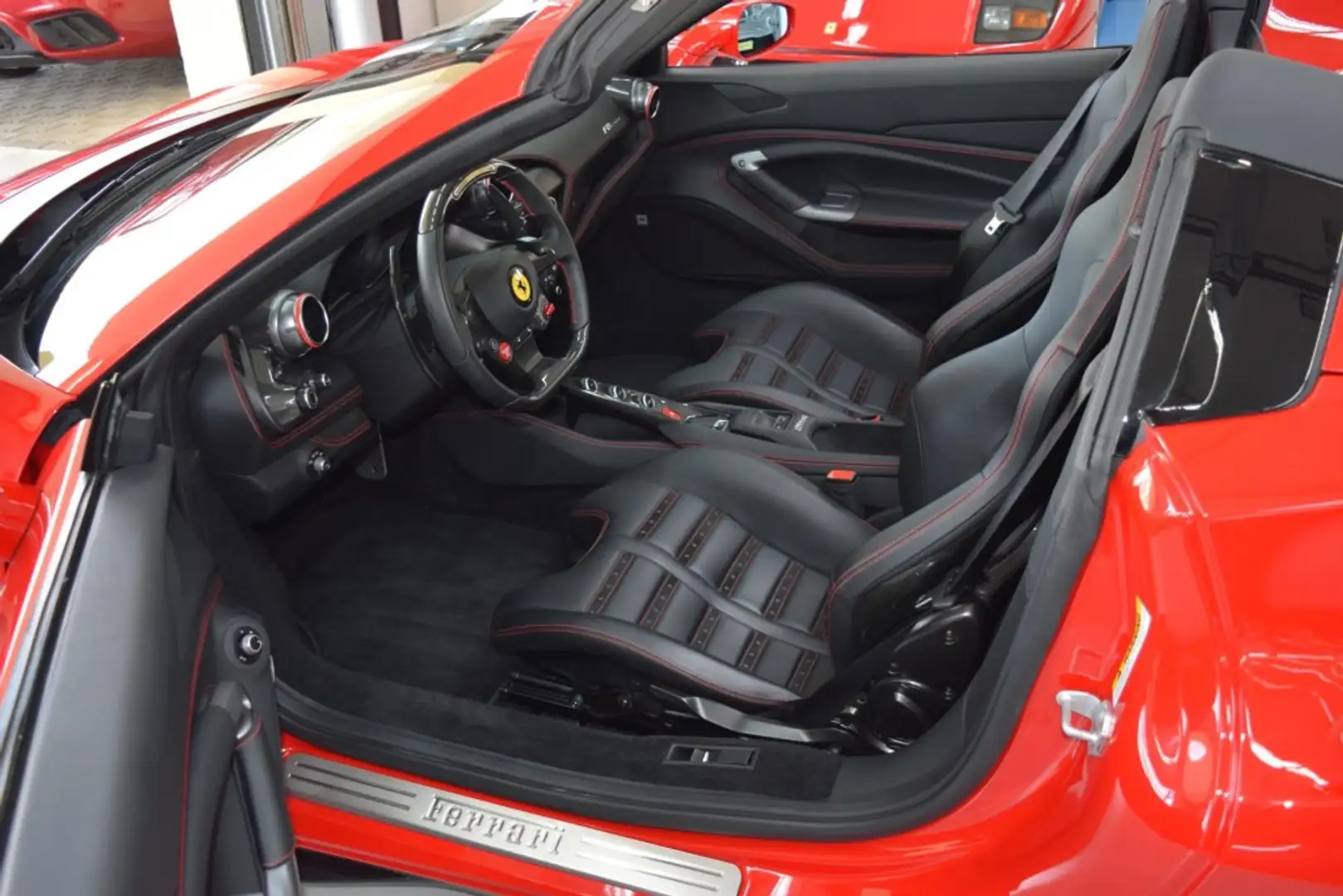 Ferrari F8 Spider Racingsitze Lifting LED JBL Garantie Rot - 2