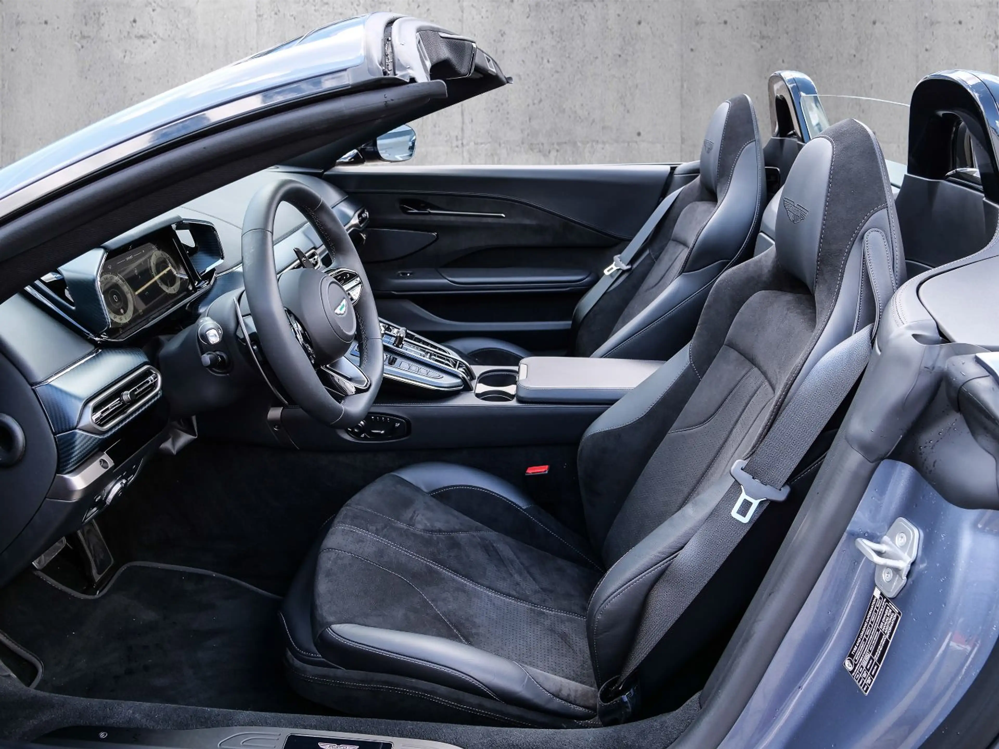 Aston Martin V8 Vantage Roadster Concours Blue — photo 9