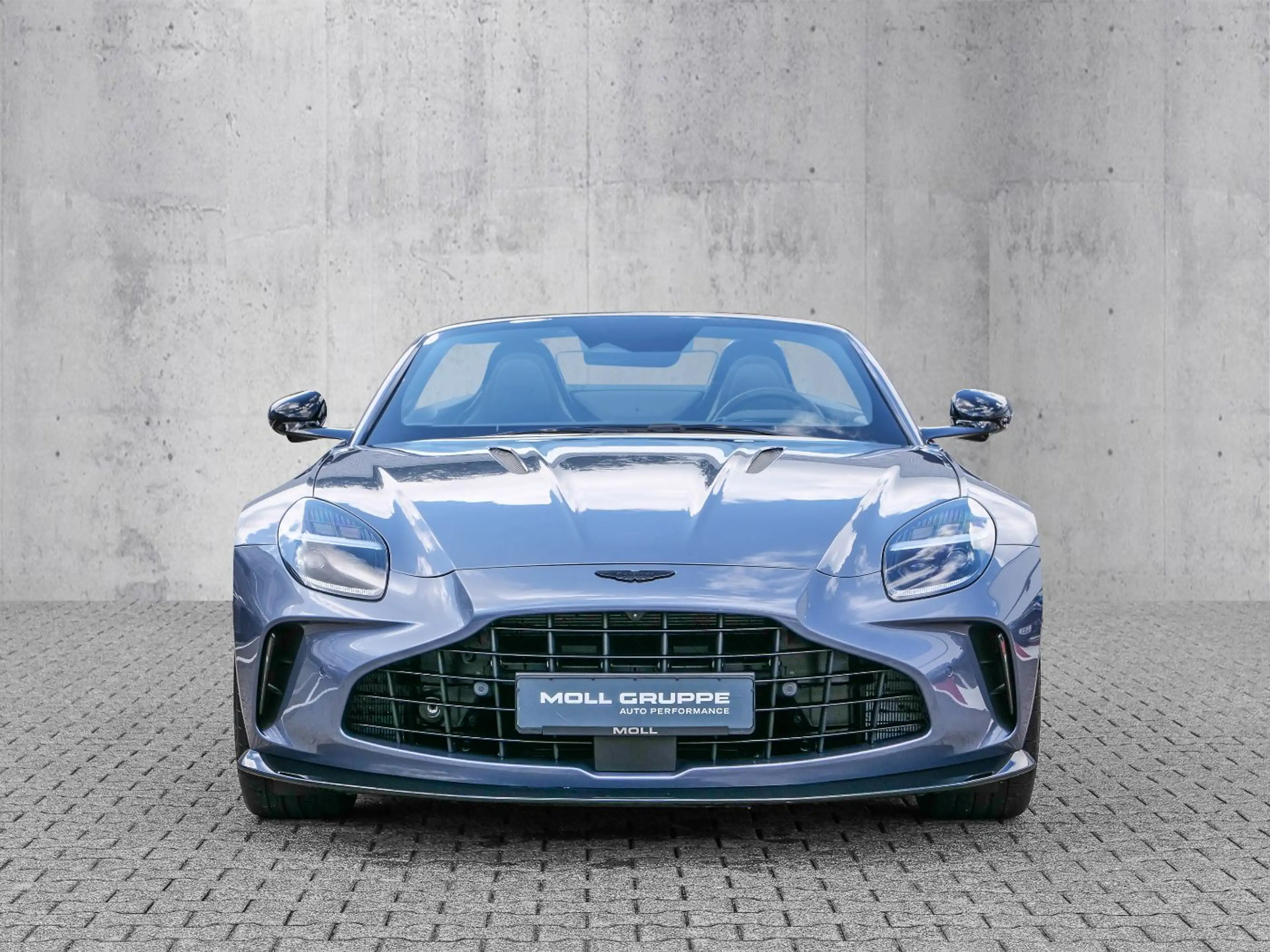 Aston Martin V8 Vantage Roadster Concours Blue — photo 6