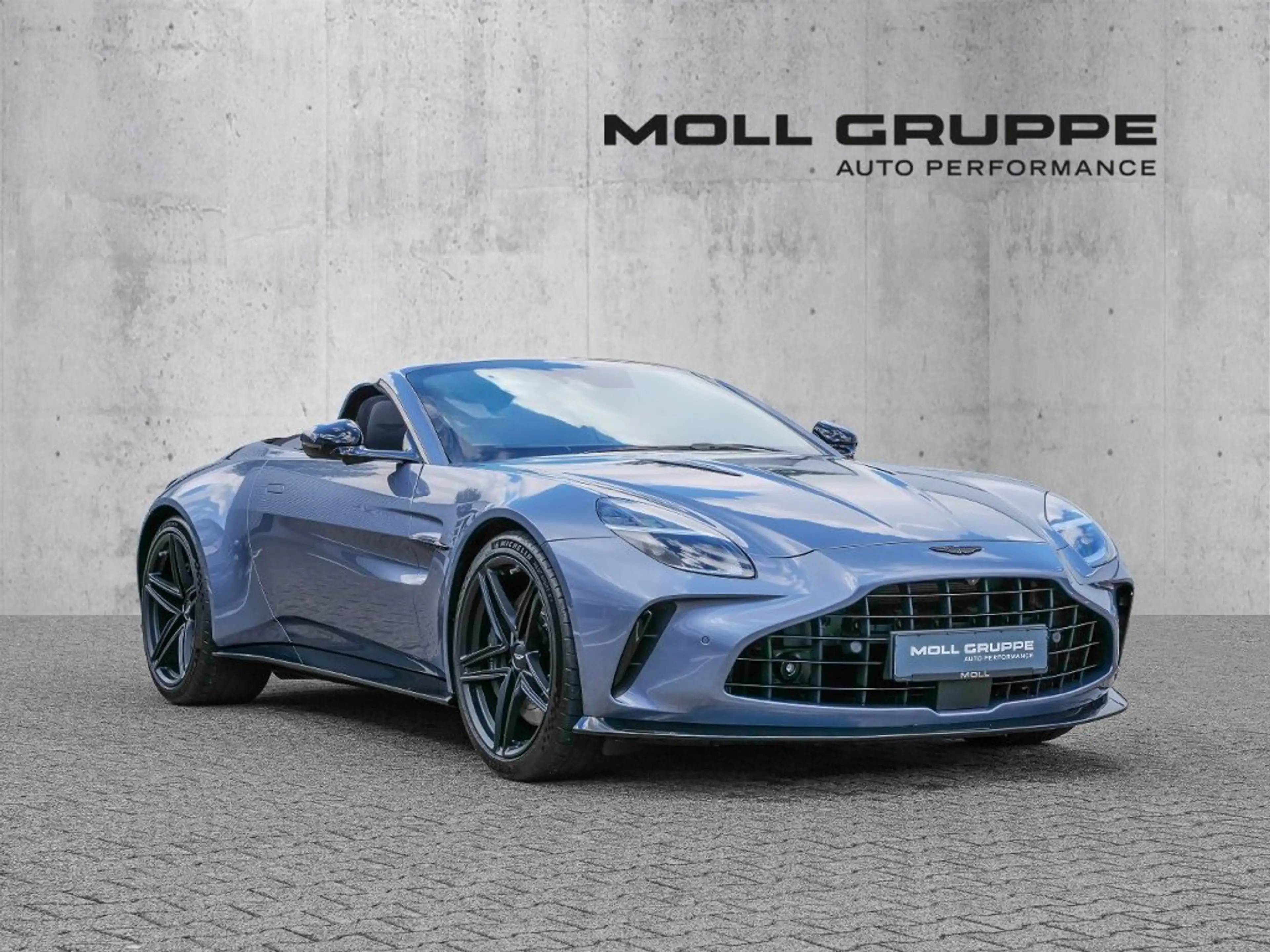 Aston Martin V8 Vantage Roadster Concours Blue