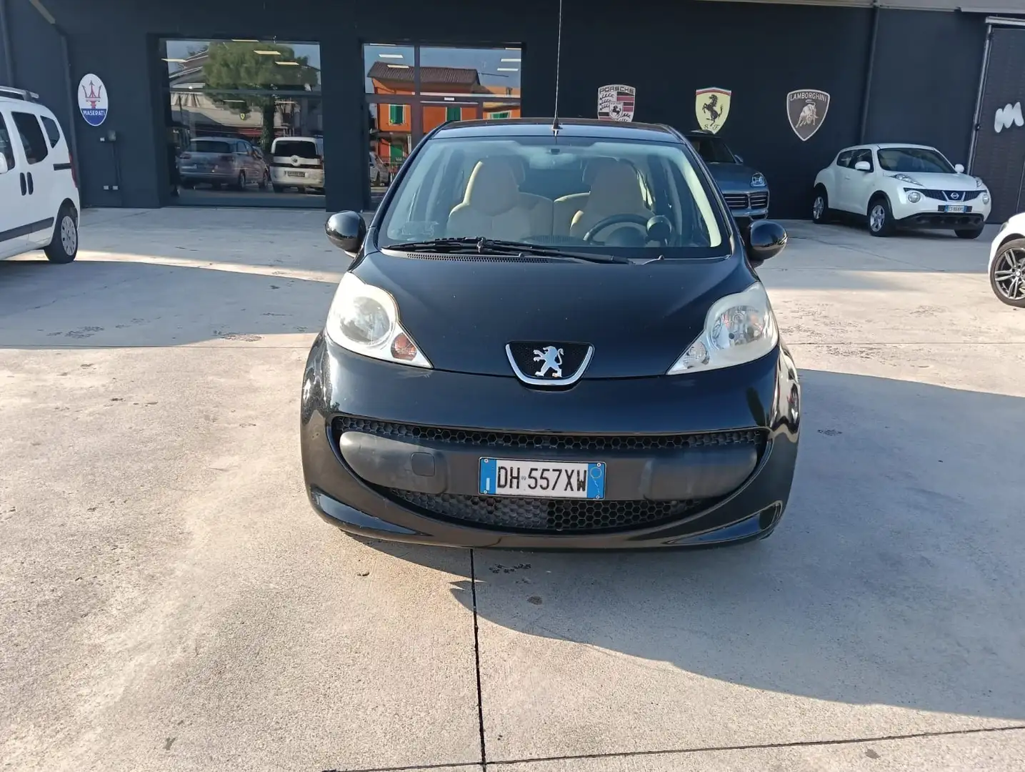 Peugeot 107 5p 1.0 12v SWEET-HOME X NEO PATENTATI Zwart - 2