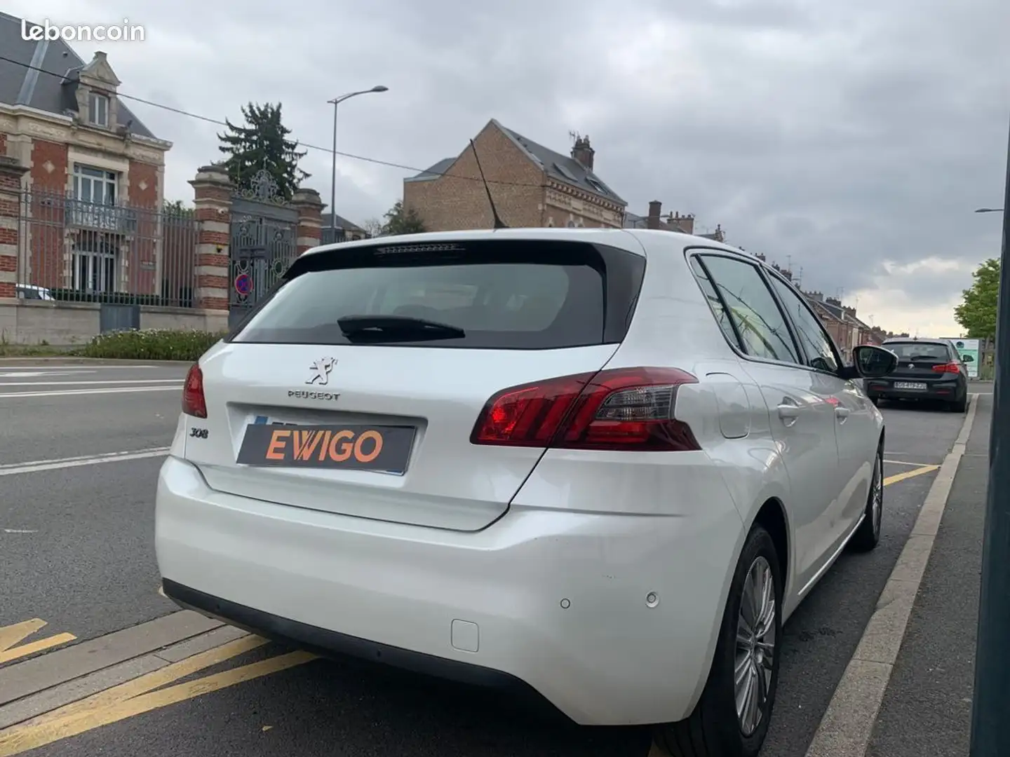 Peugeot 308 generation-ii 1.5 bluehdi 130 allure start-stop radar av-ar carplay Negro - 2