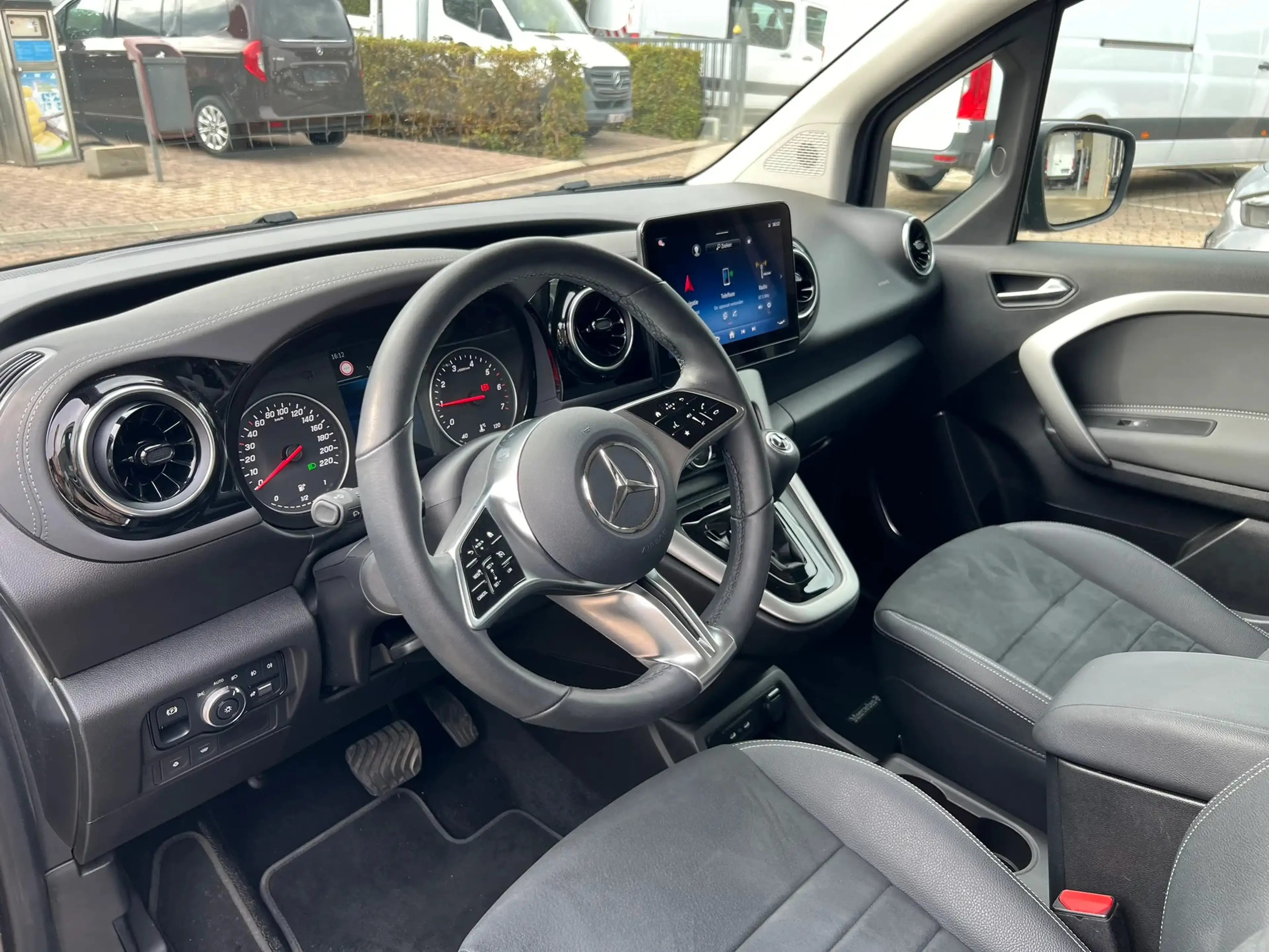 Mercedes-Benz T-Class 180 L2 FWD AUTO (31.000€ex.) — photo 11