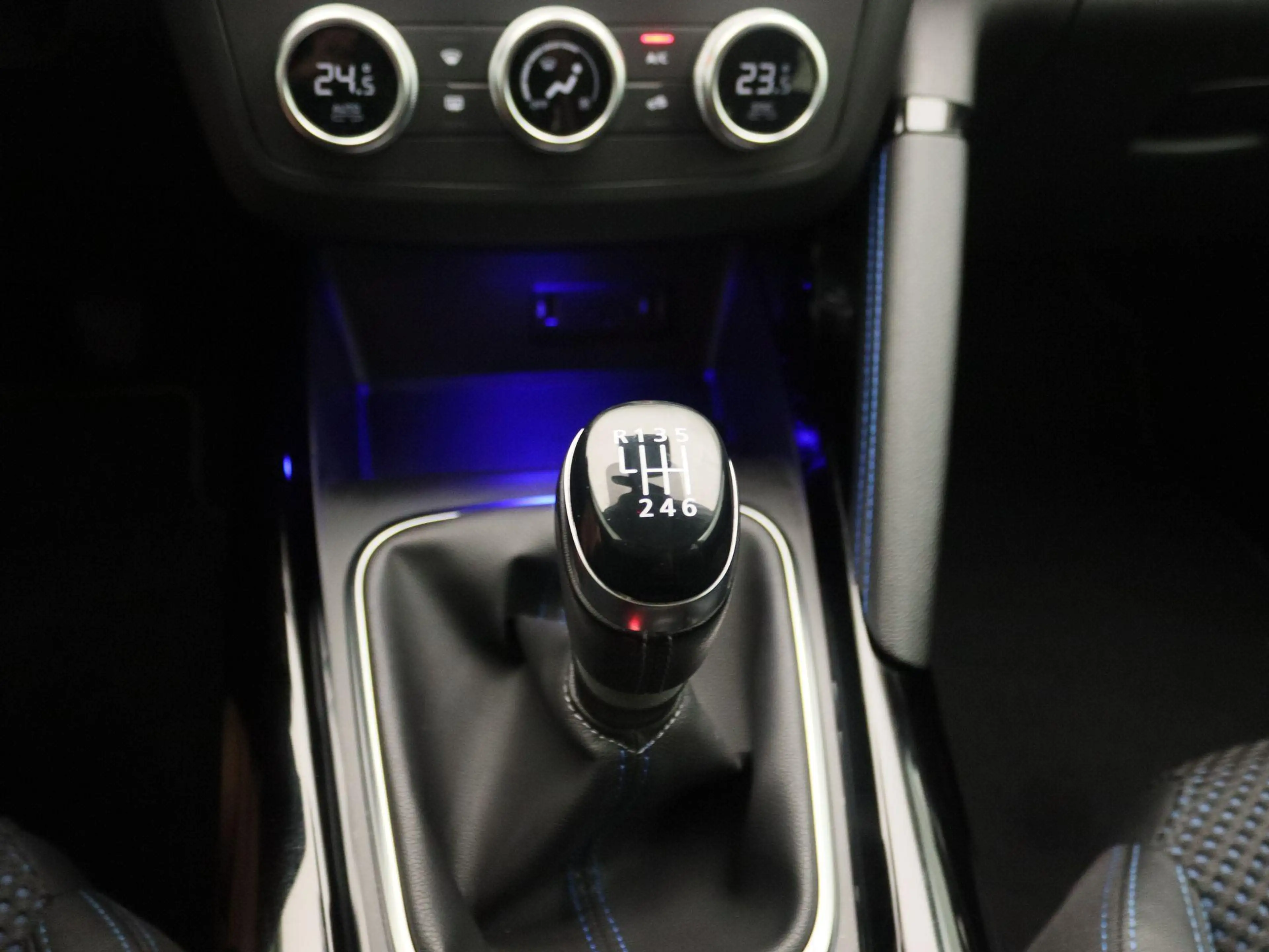 Renault Kadjar TCe 140 Limited | R-Link 2 Navigatiesysteem met An — photo 11