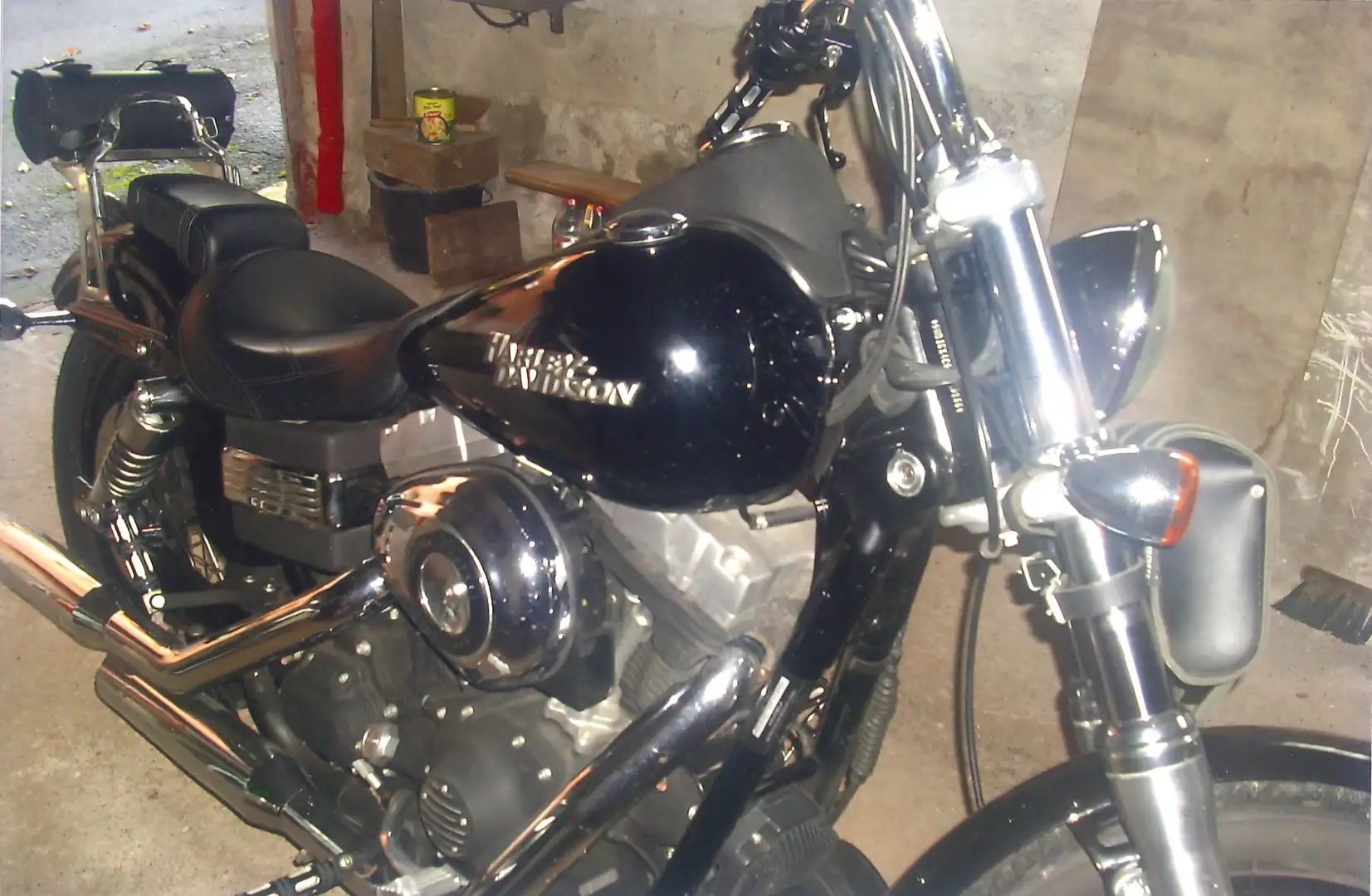 Harley-Davidson Dyna Street Bob Negru - 1