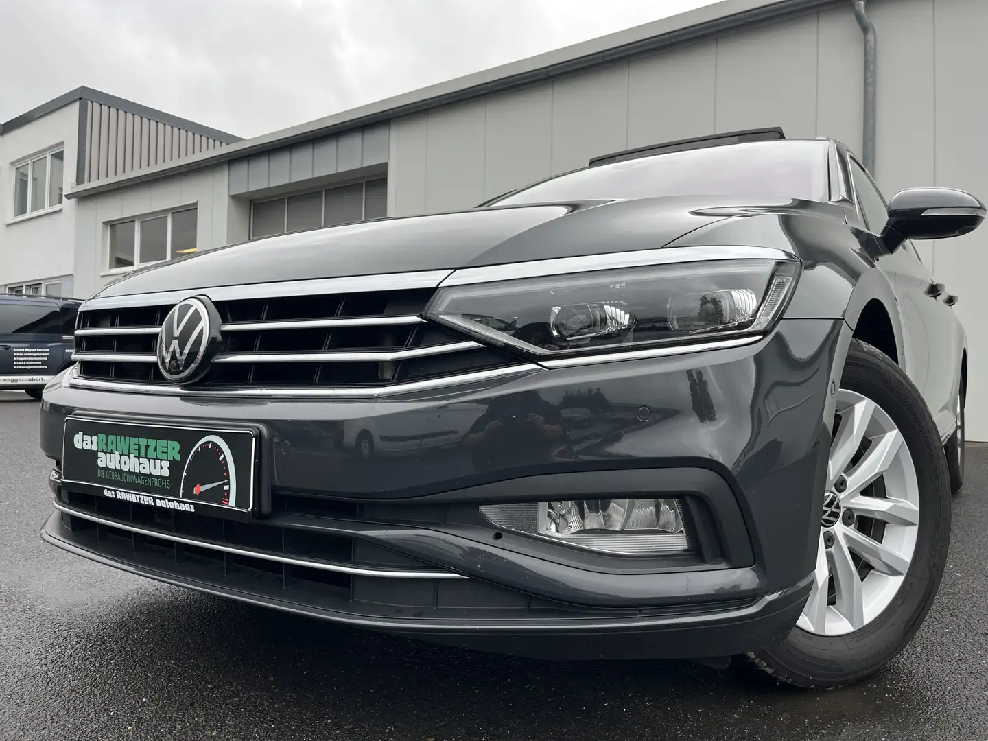 Volkswagen Passat Variant 1.5 TSI DSG Business 119€ m. 20% Anzahlung Panor Grau - 1