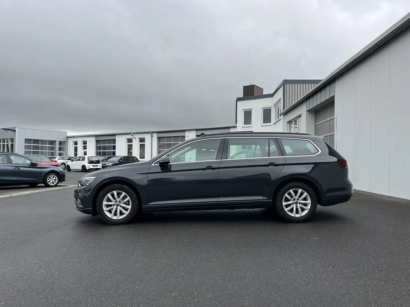 Volkswagen Passat Variant 1.5 TSI DSG Business 119€ m. 20% Anzahlung Panor Grau - 2