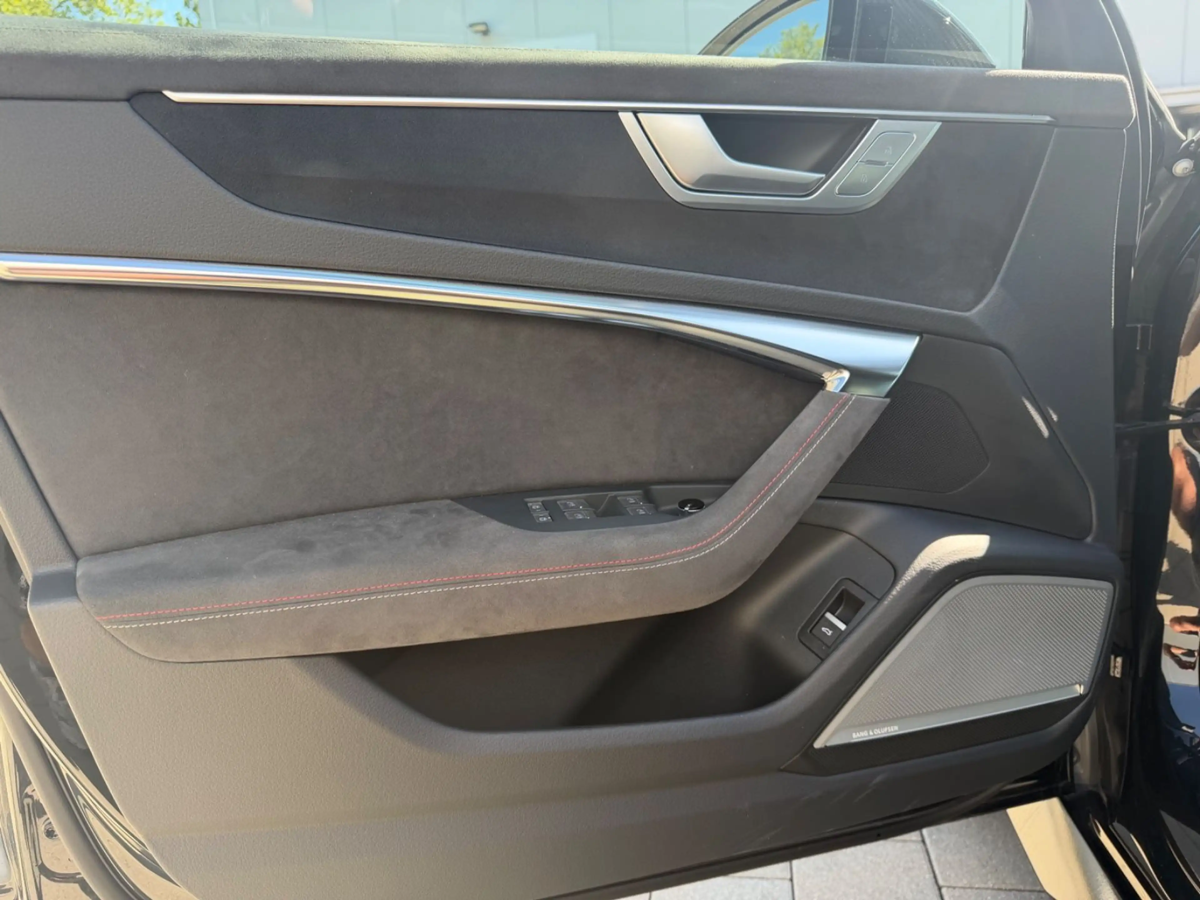 Audi RS6 GT Avant 464/660 schwarz/schwarz/schwarz — photo 10