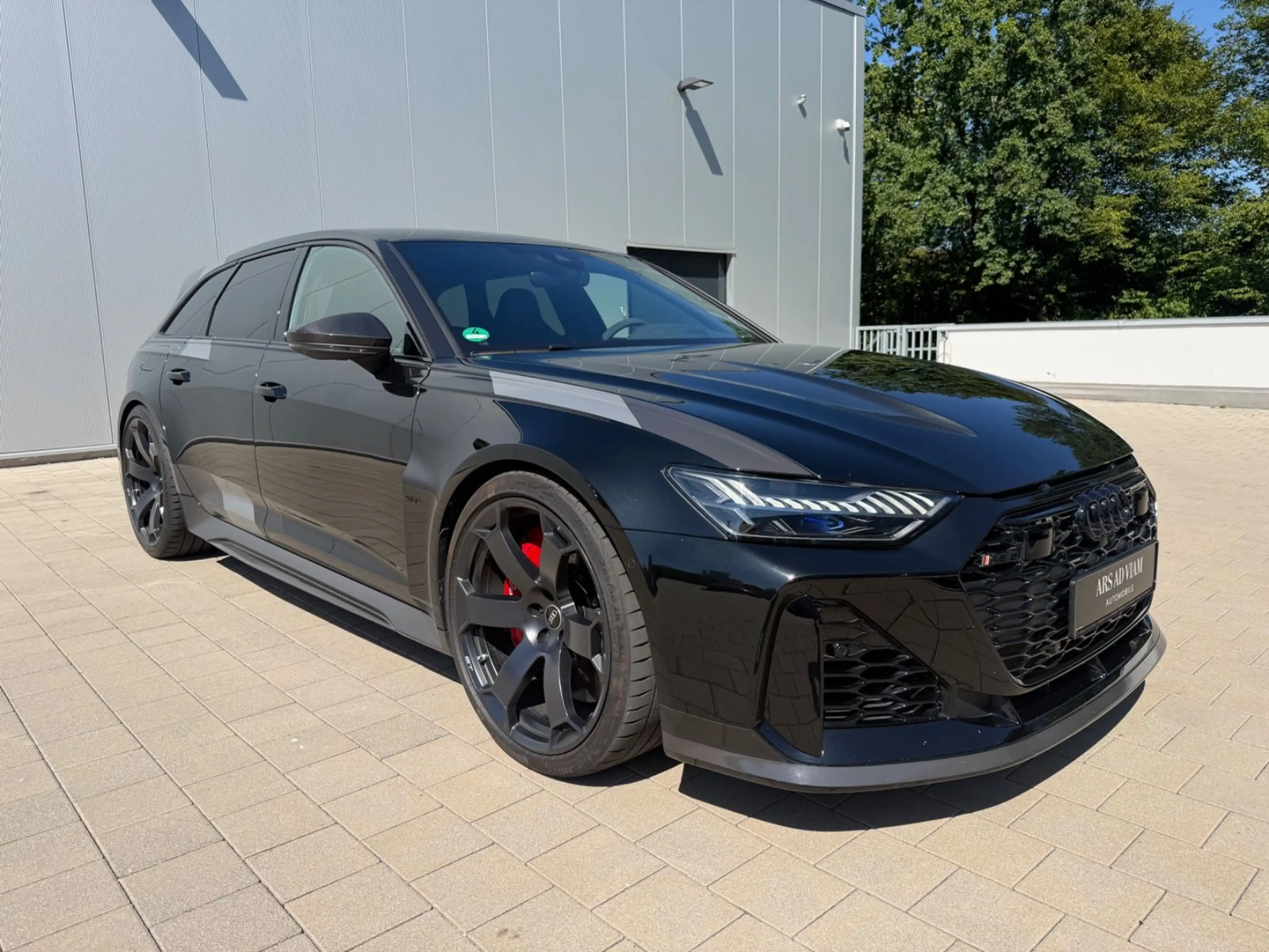 Audi RS6 GT Avant 464/660 schwarz/schwarz/schwarz — photo 2