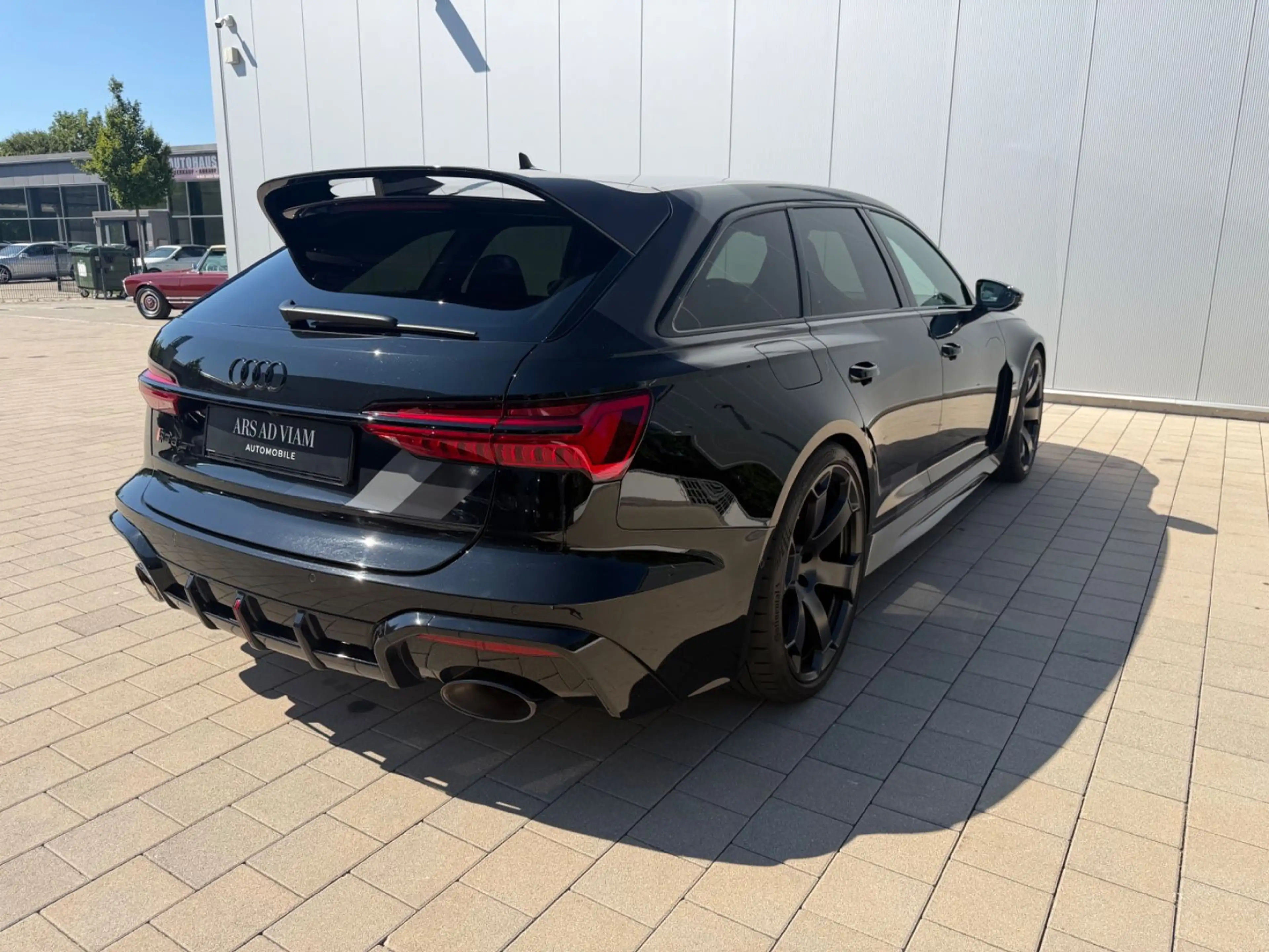 Audi RS6 GT Avant 464/660 schwarz/schwarz/schwarz — photo 9
