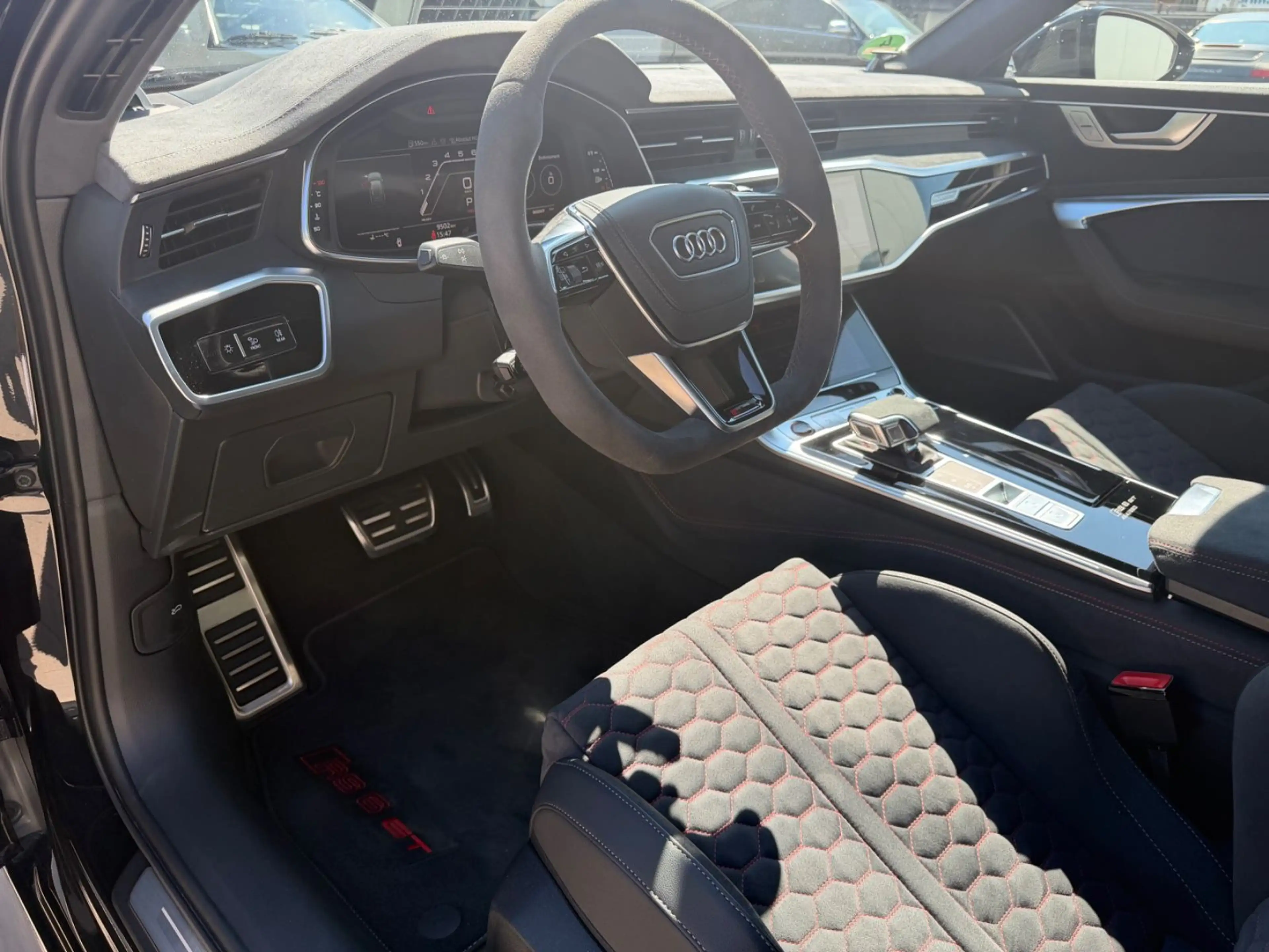 Audi RS6 GT Avant 464/660 schwarz/schwarz/schwarz — photo 13