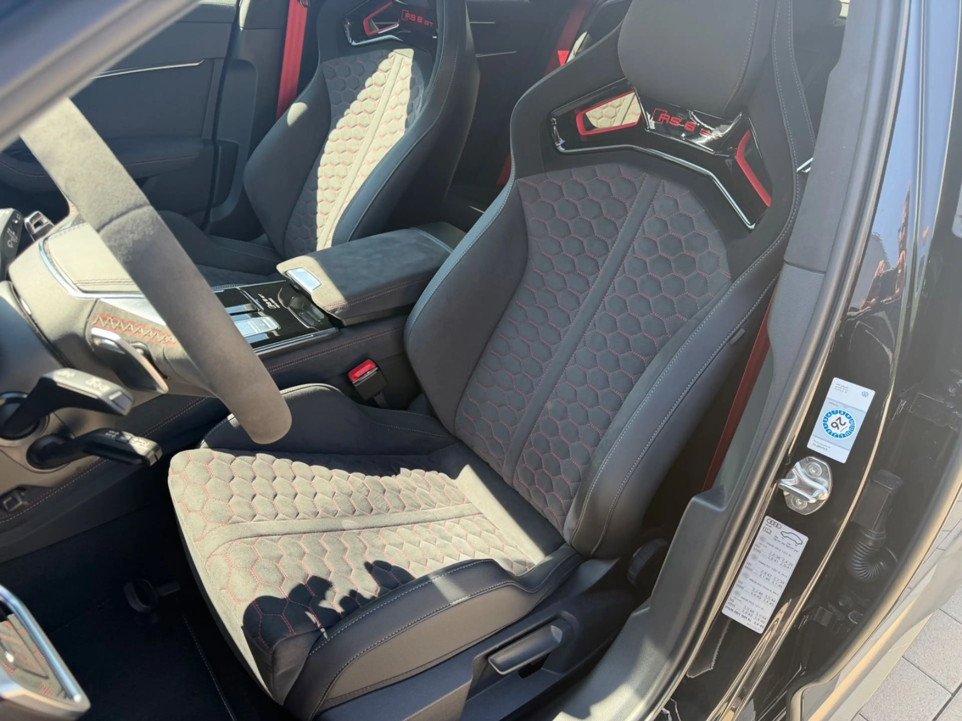 Audi RS6 GT Avant 464/660 schwarz/schwarz/schwarz — photo 12
