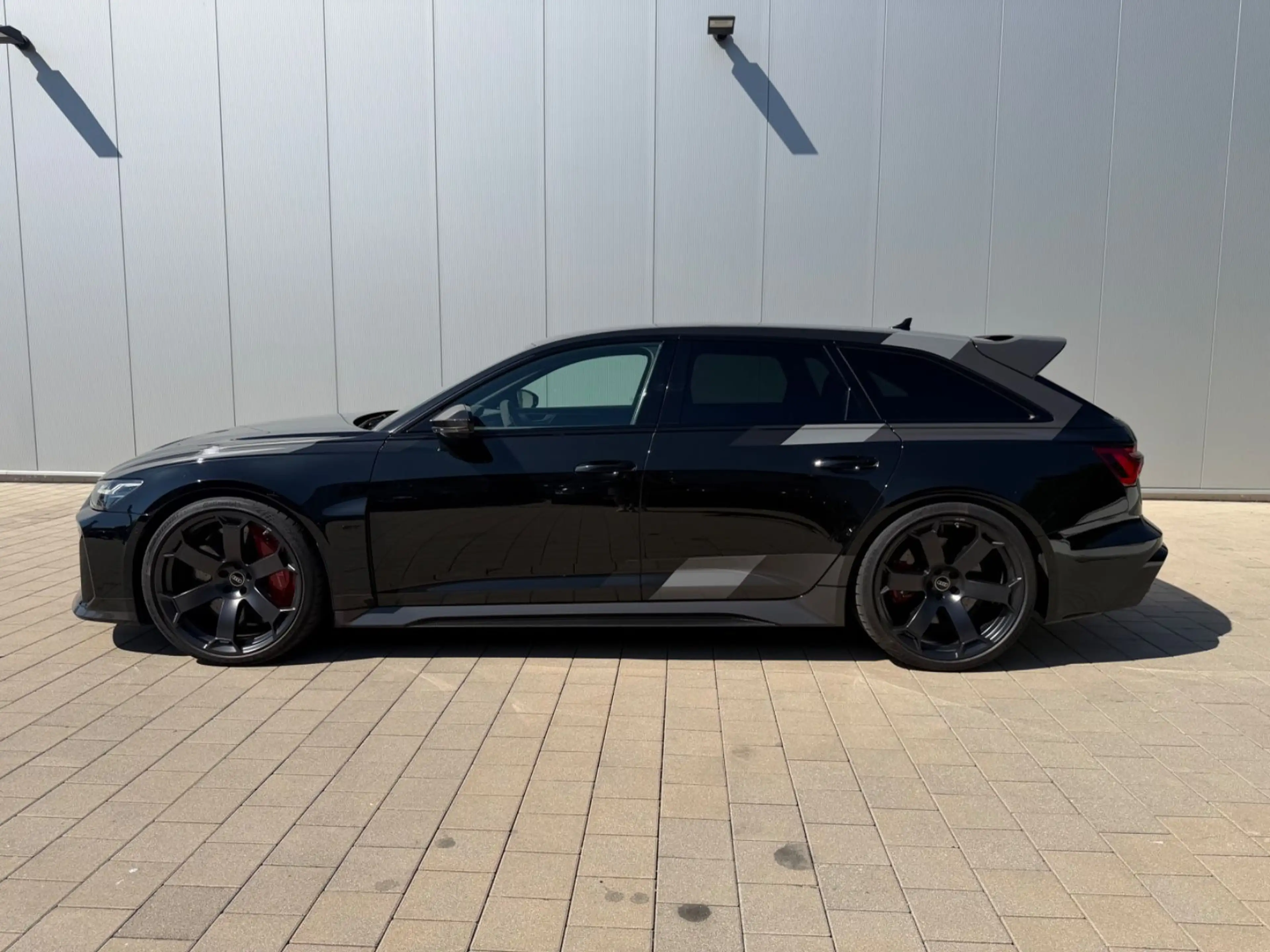 Audi RS6 GT Avant 464/660 schwarz/schwarz/schwarz — photo 4