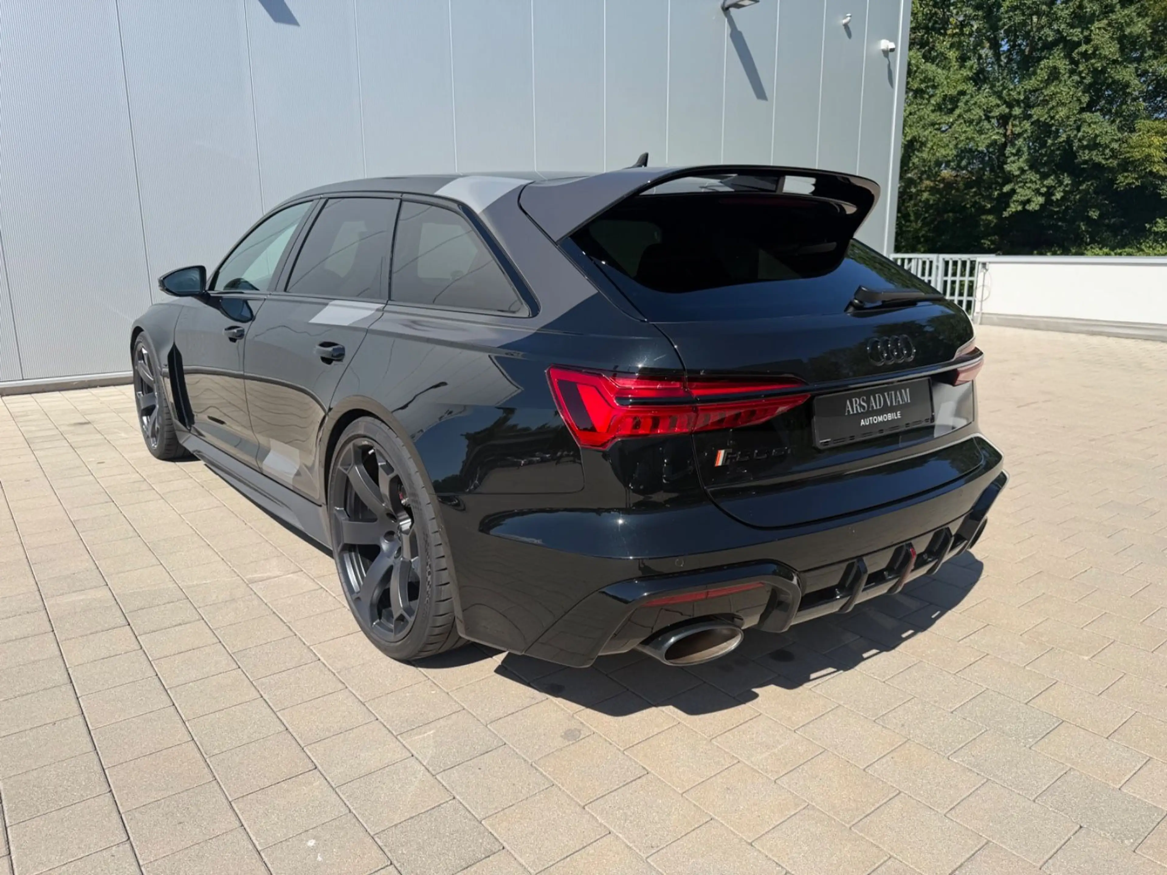 Audi RS6 GT Avant 464/660 schwarz/schwarz/schwarz — photo 8