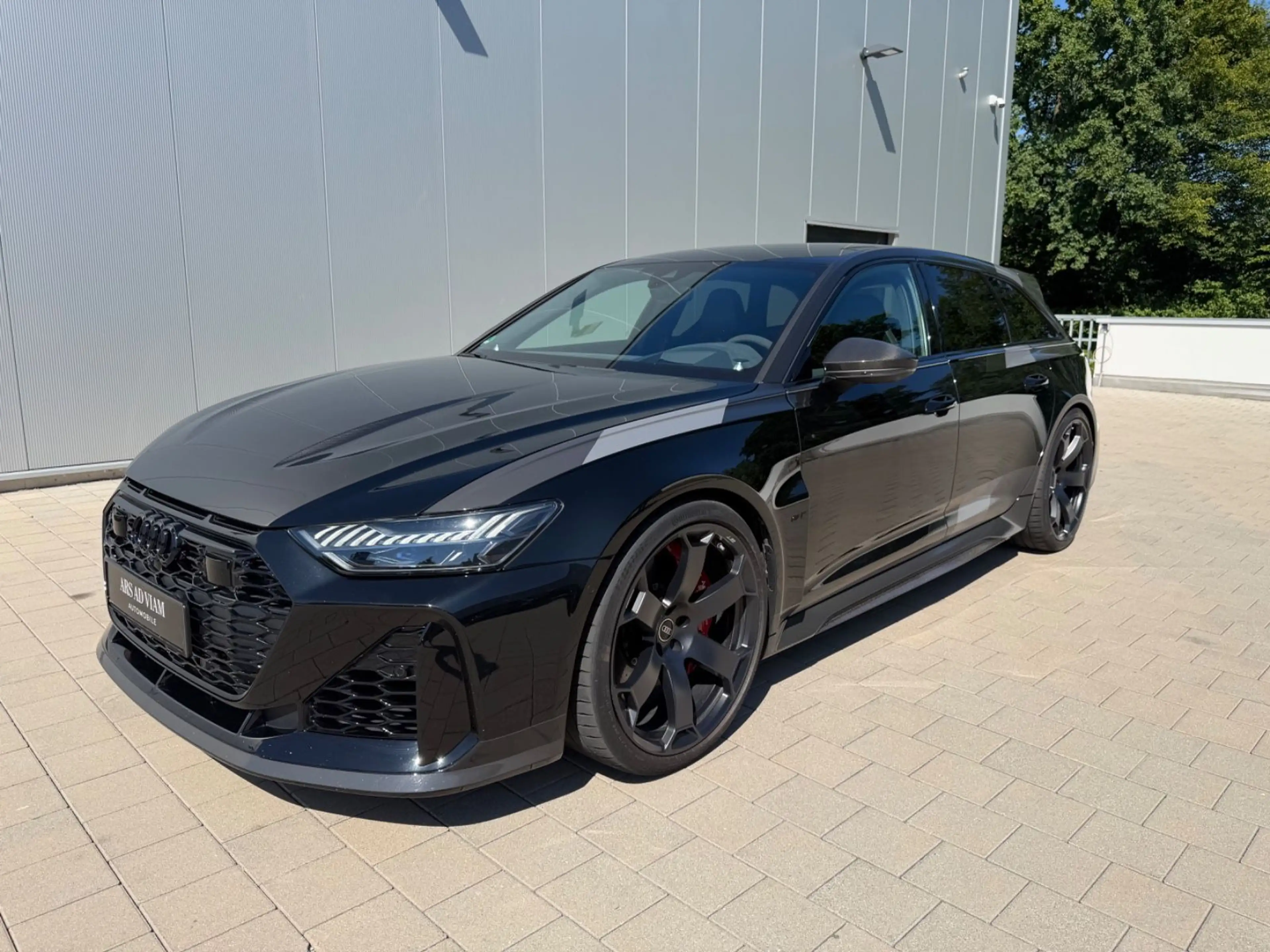 Audi RS6 GT Avant 464/660 schwarz/schwarz/schwarz — photo 5