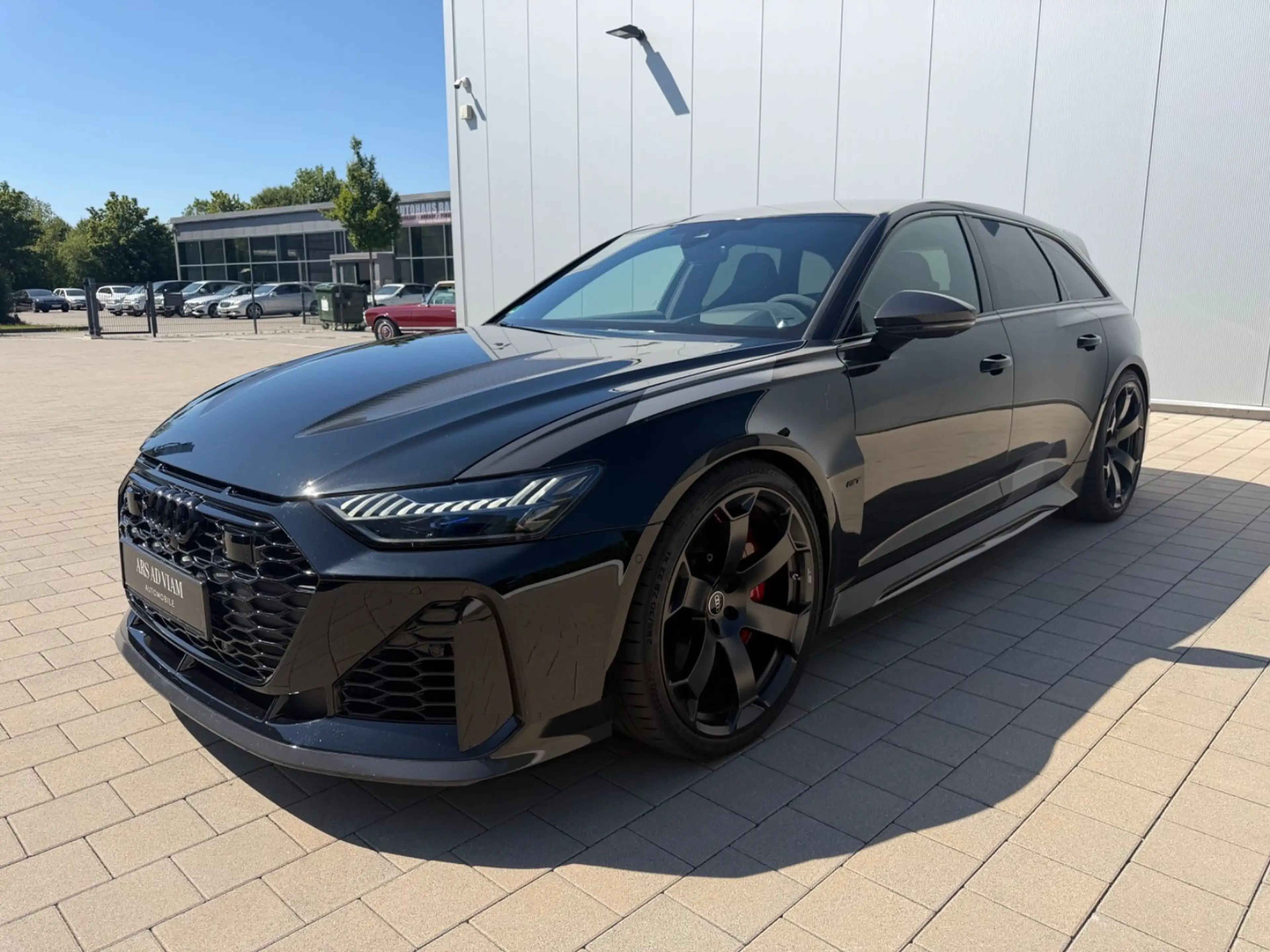 Audi RS6 GT Avant 464/660 schwarz/schwarz/schwarz — photo 3