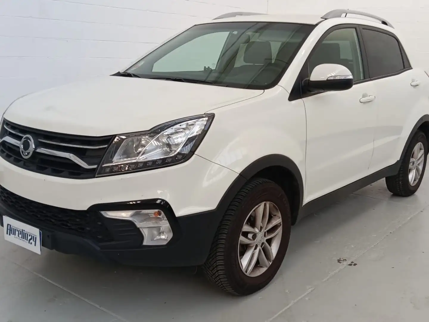 SsangYong Korando 2.0 150 CV B/GPL Білий - 1