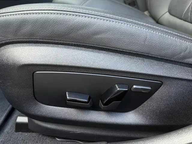 BMW 5 Series view 7