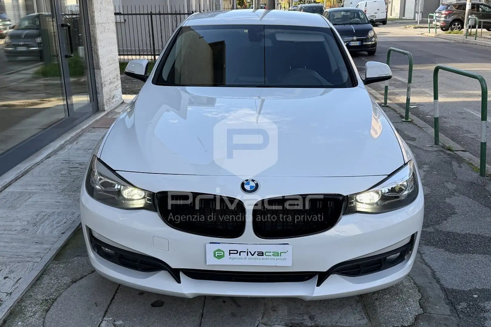 BMW 320 320d Gran Turismo Business Advantage aut. Wit - 2