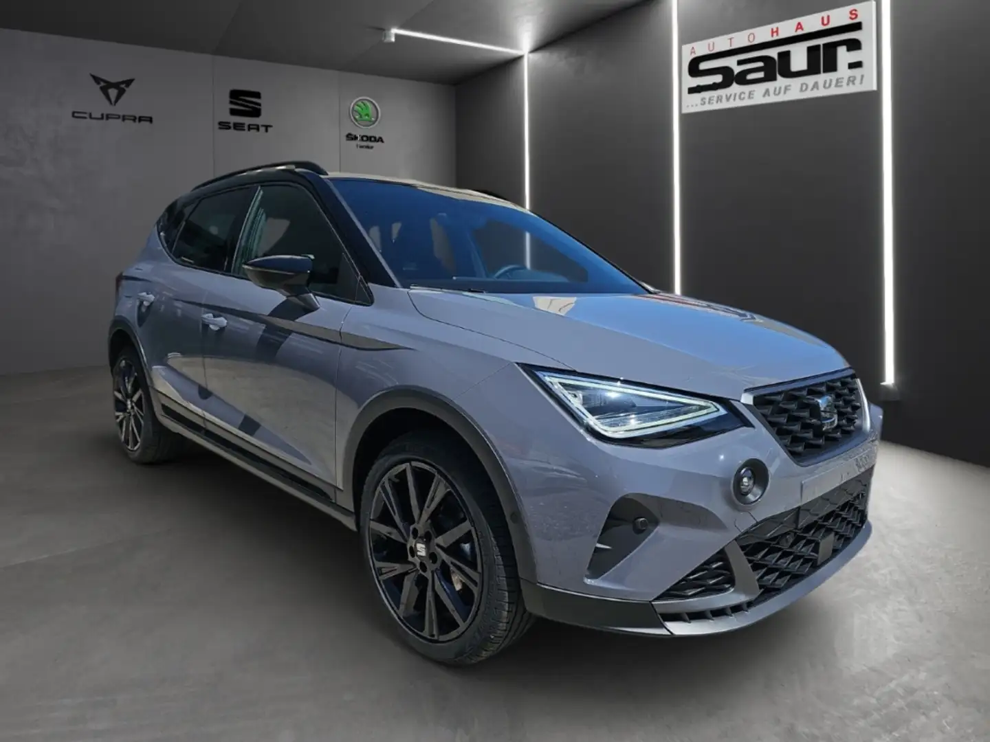 SEAT Arona FR Black Edition 1.5 TSI DSG RÜCKFAHRKAMERA AHK PD Grijs - 2