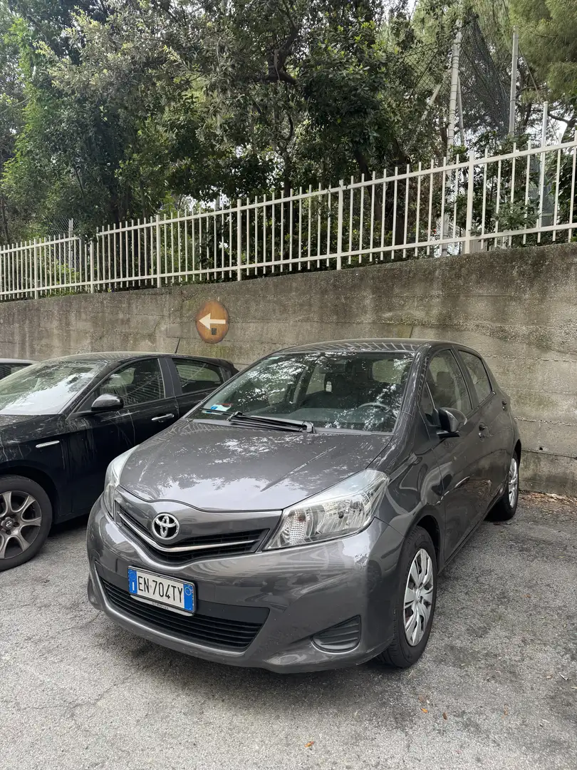 Toyota Yaris 5p 1.0 2012 Grigio - 1