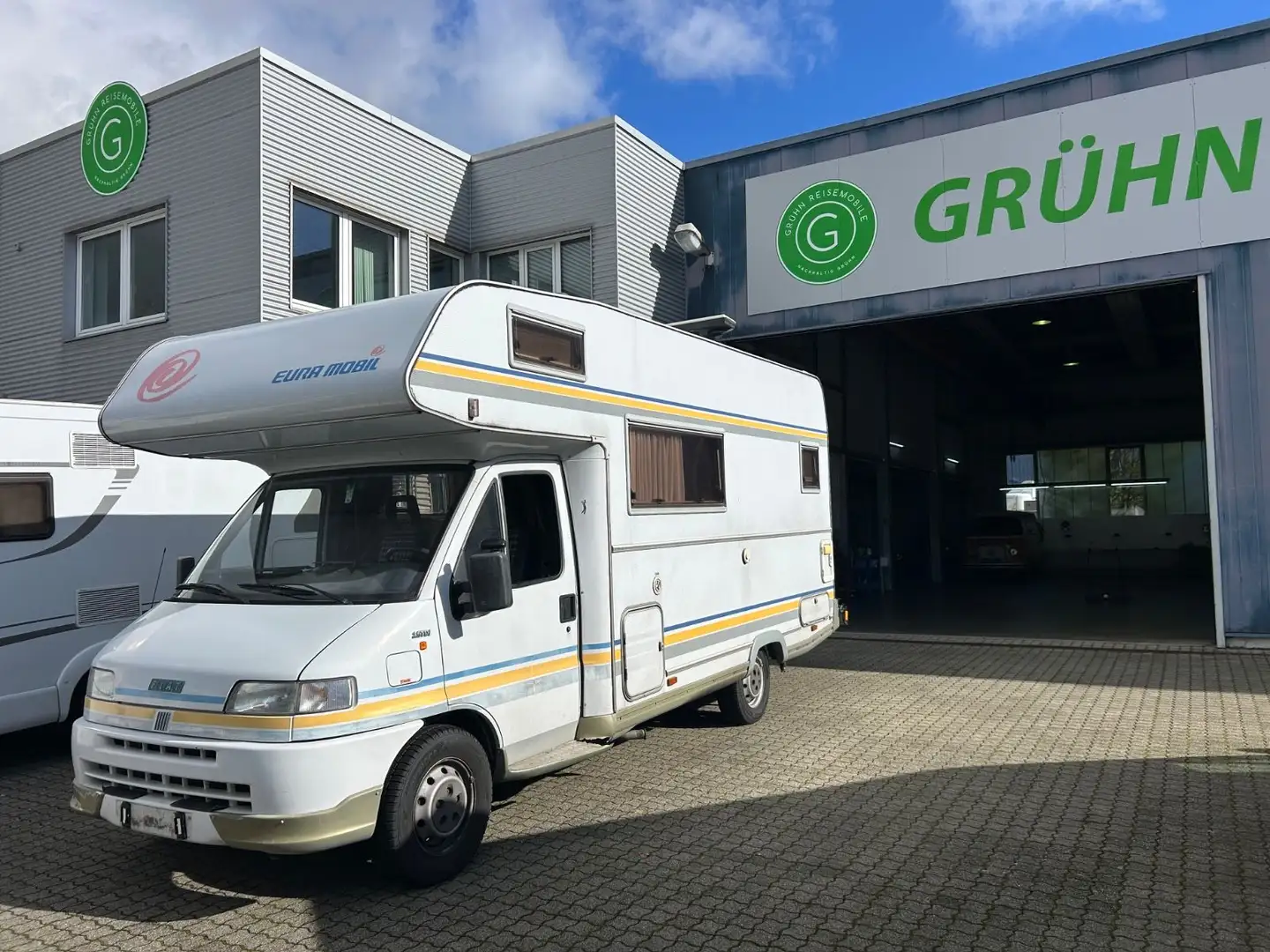 Euramobil 640/LSS /116PS Fiat /Markise /4 Schlafplätze Weiß - 1