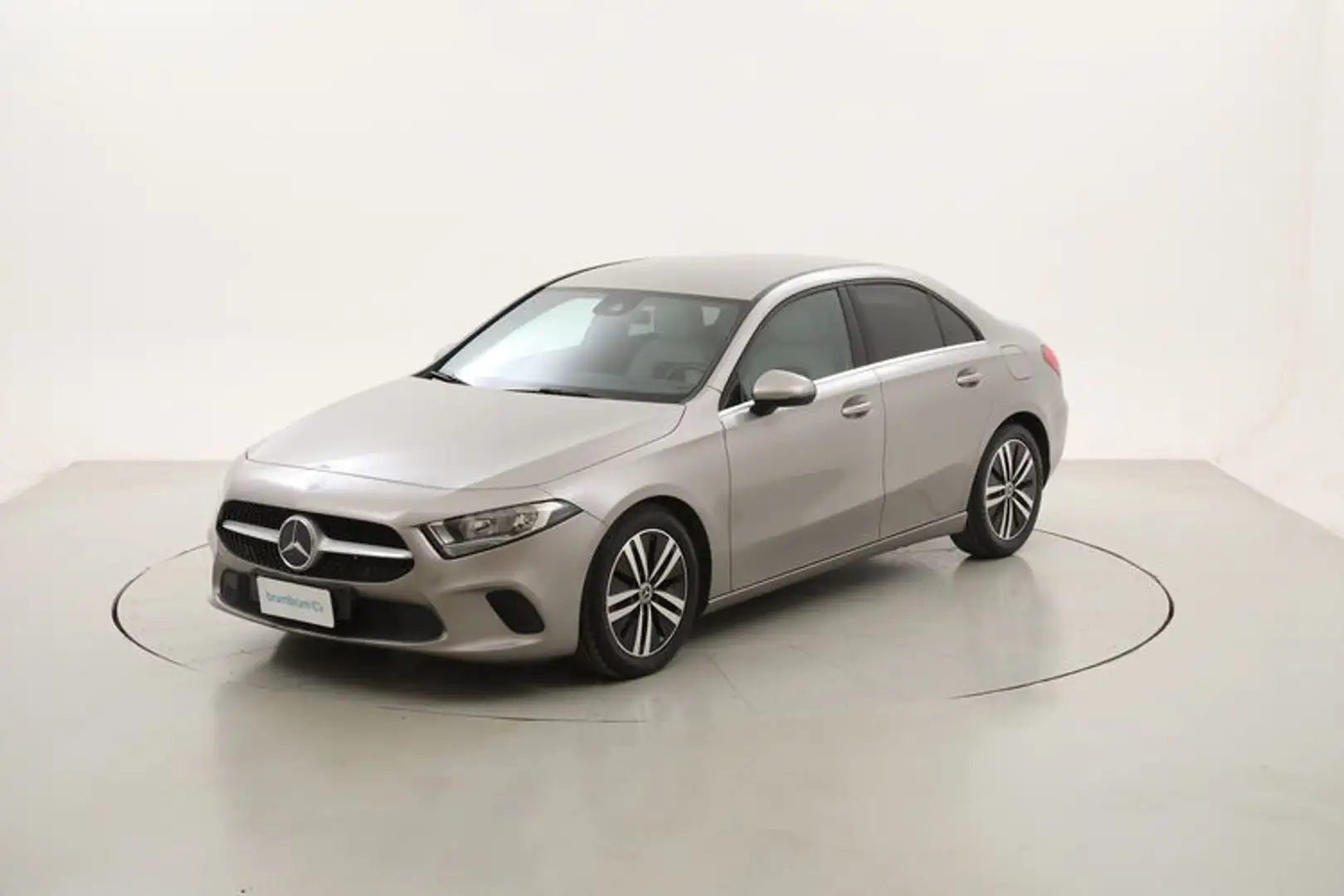 Mercedes-Benz A 180 Sedan Automatic Business 1.5 Diesel 116CV bež - 1
