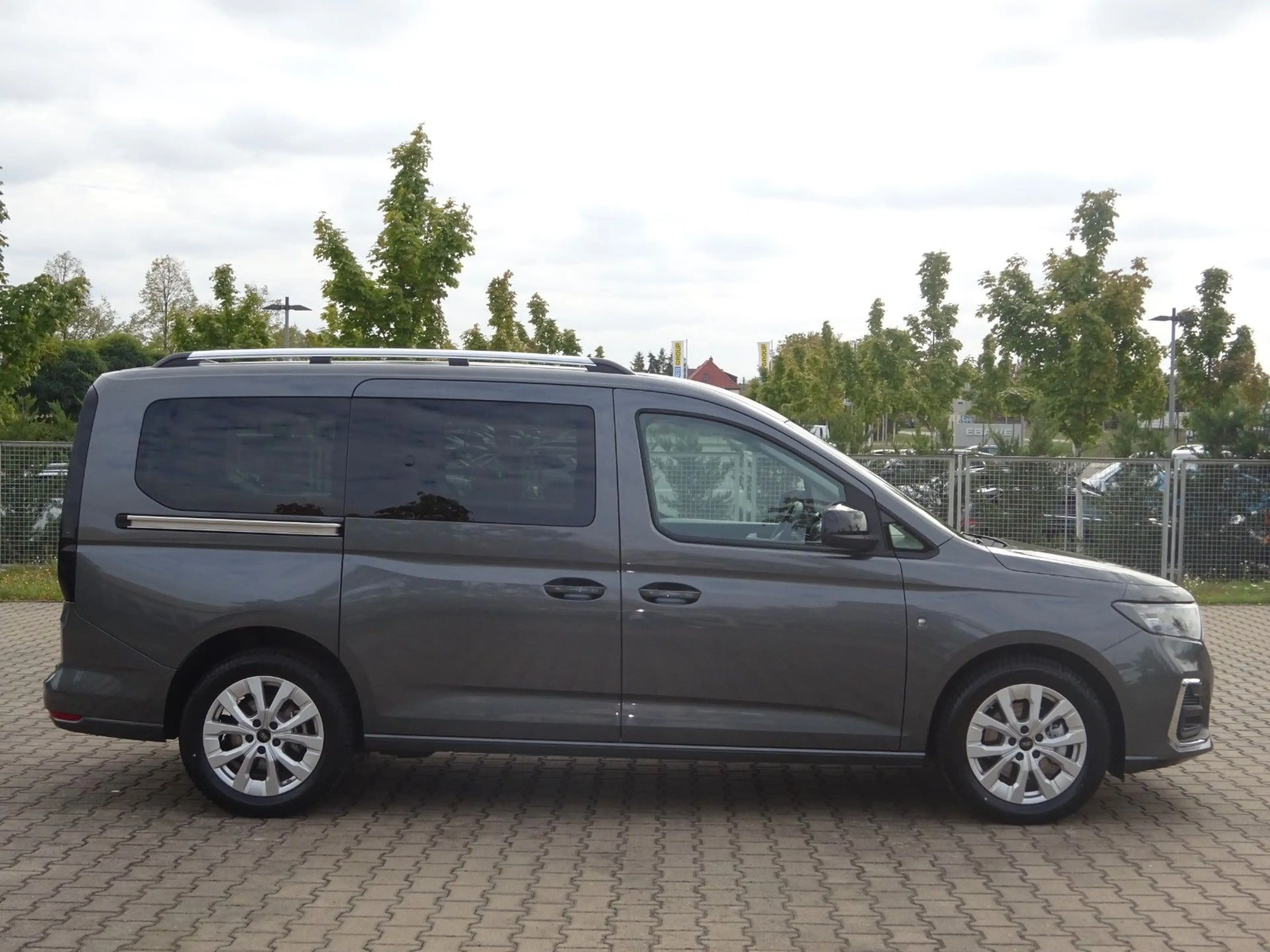 Ford Grand Tourneo Connect PHEV 150PS Autm. Titanium — photo 12