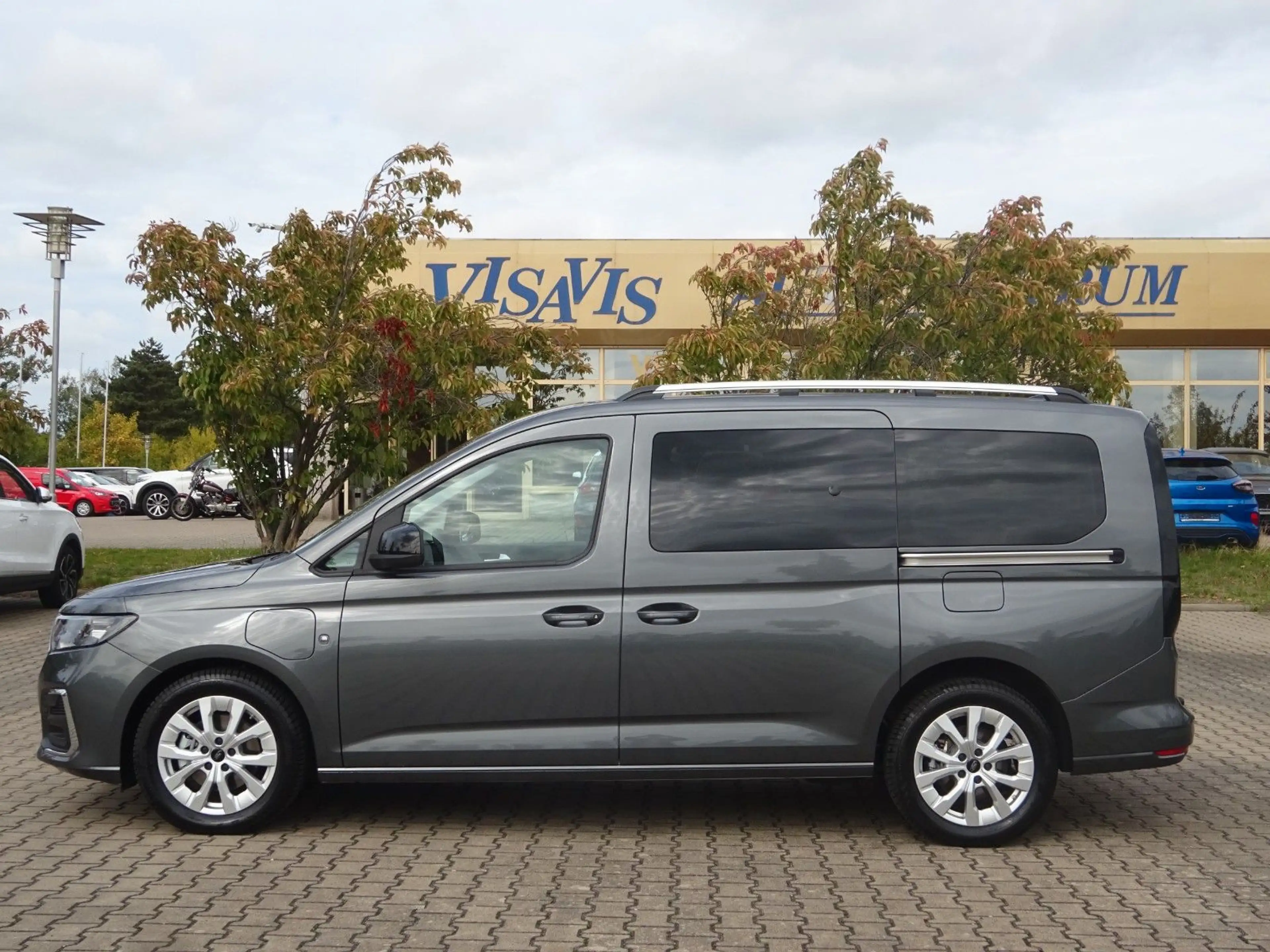 Ford Grand Tourneo Connect PHEV 150PS Autm. Titanium — photo 4