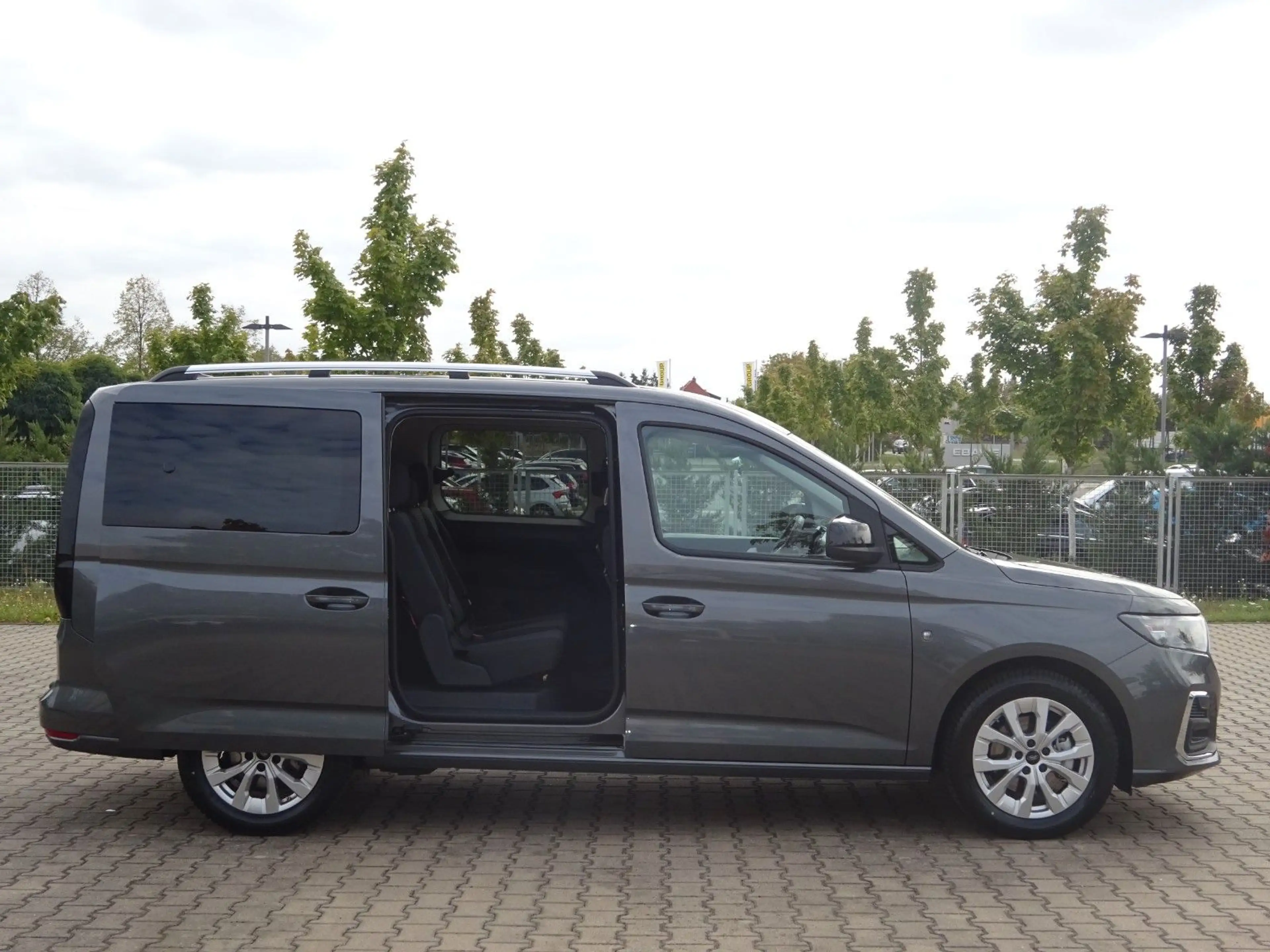 Ford Grand Tourneo Connect PHEV 150PS Autm. Titanium — photo 13