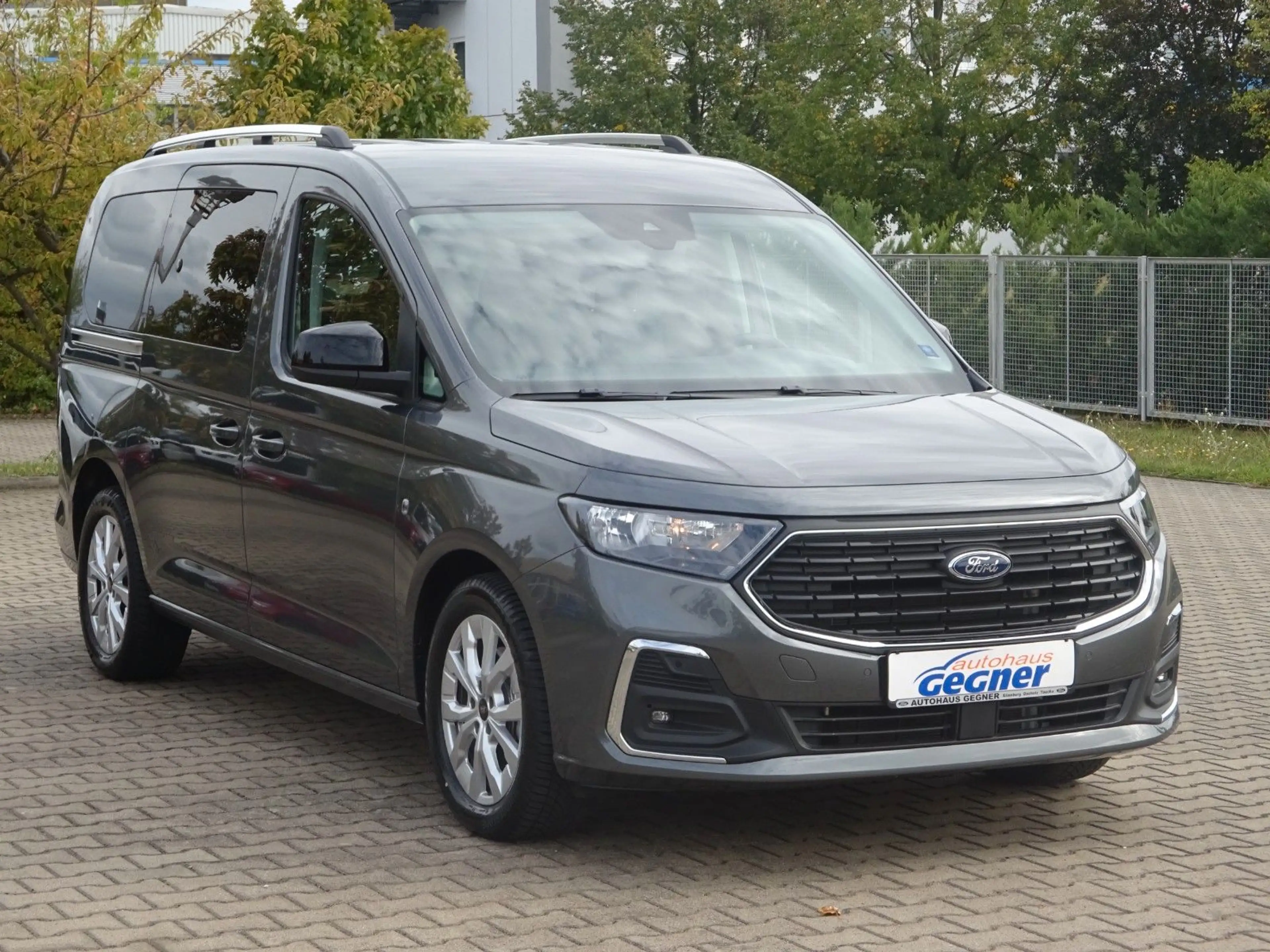 Ford Grand Tourneo Connect PHEV 150PS Autm. Titanium — photo 14