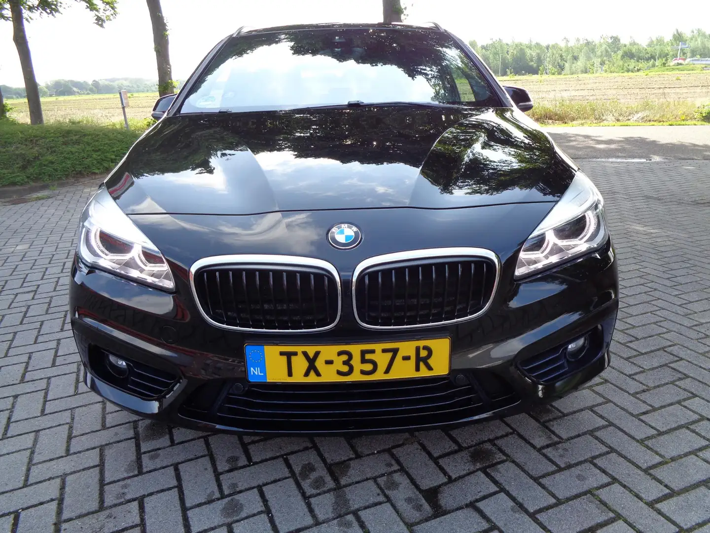BMW 225 2-serie Active Tourer 225xe Sport Zwart - 2