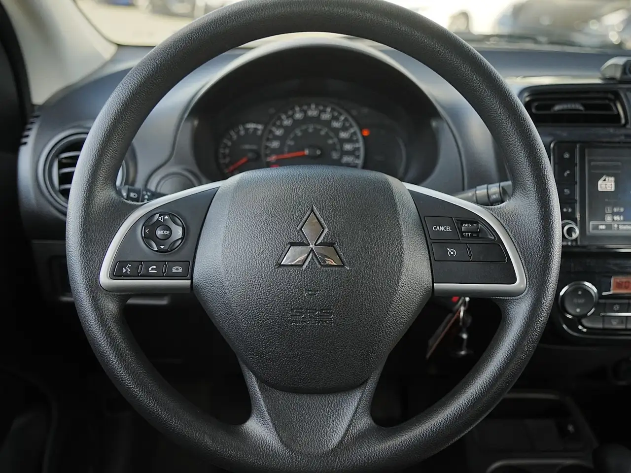 Mitsubishi Mirage снимка Mitsubishi Mirage