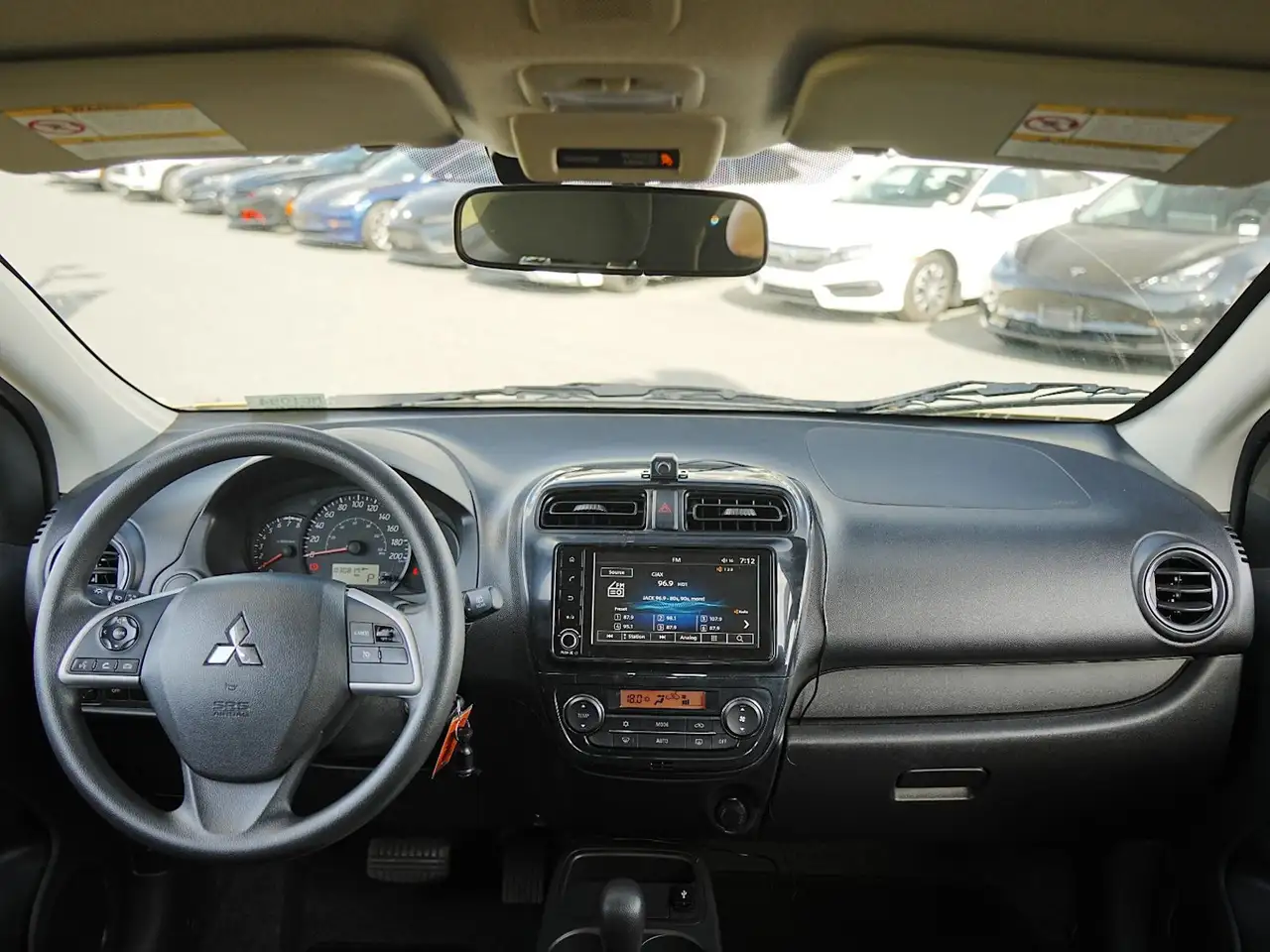 Mitsubishi Mirage снимка Mitsubishi Mirage