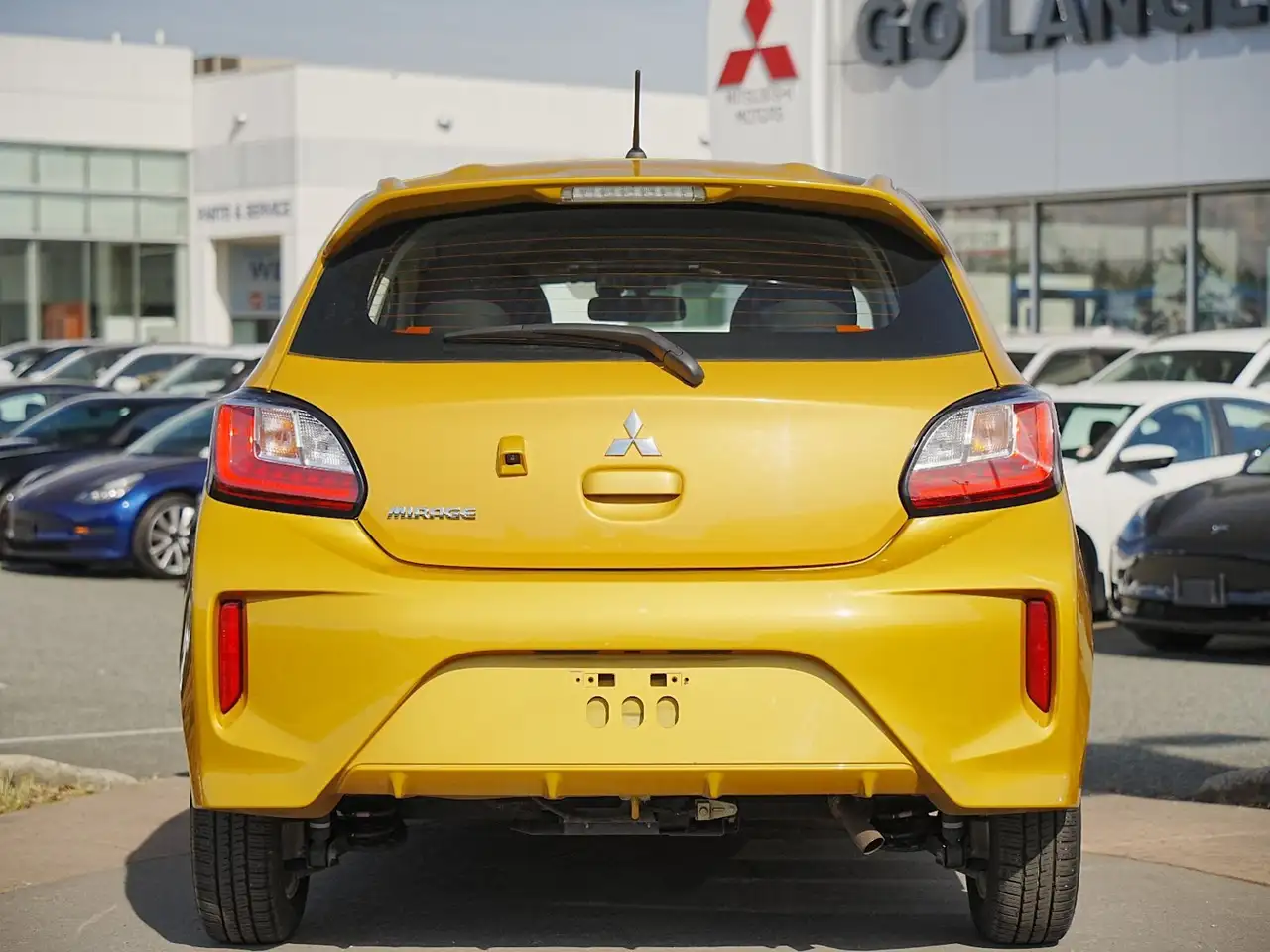 Mitsubishi Mirage снимка Mitsubishi Mirage