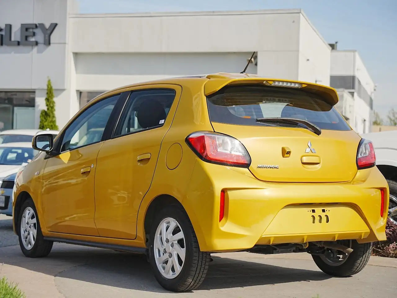 Mitsubishi Mirage снимка Mitsubishi Mirage