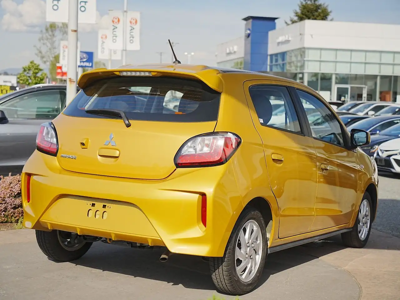 Mitsubishi Mirage снимка Mitsubishi Mirage
