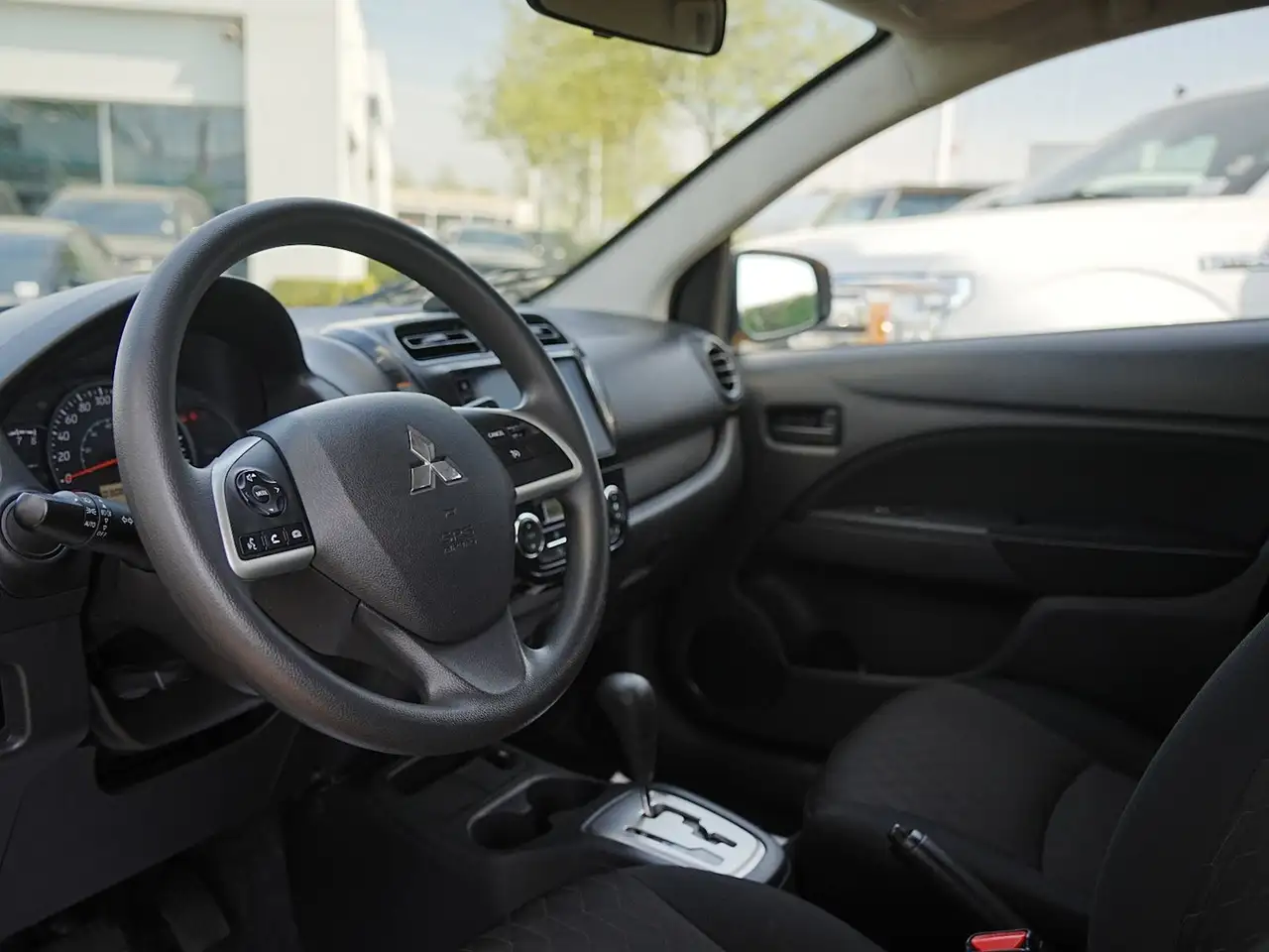 Mitsubishi Mirage снимка Mitsubishi Mirage