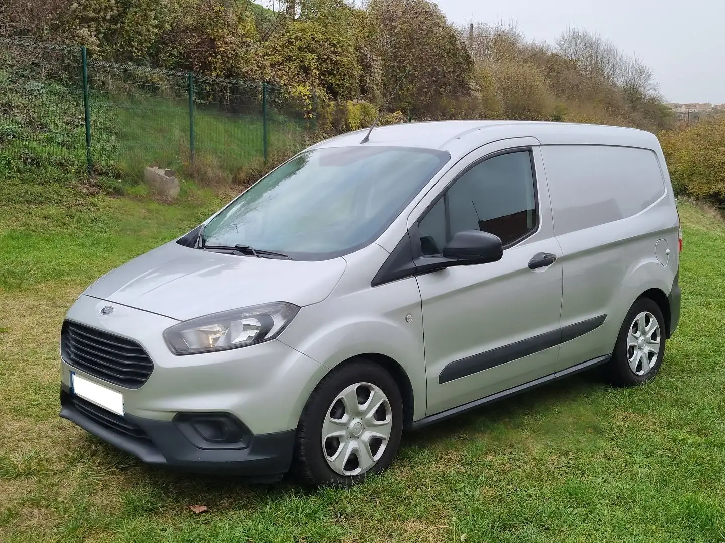 Ford Transit Courier 1.5 TDCI 100 STOP\u0026START TREND BUSINESS Grijs - 1