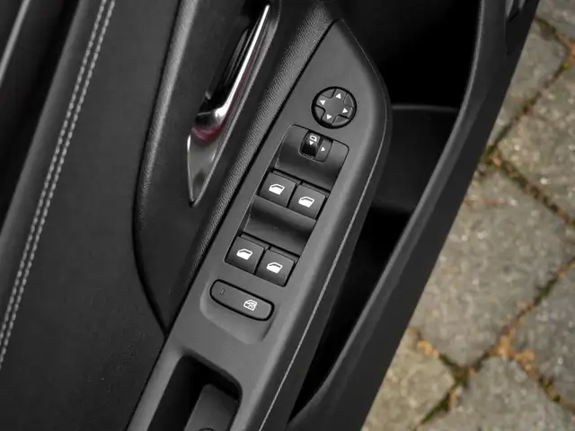 Opel Corsa view 12