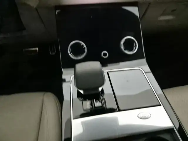 Land Rover Range Rover Velar view 11